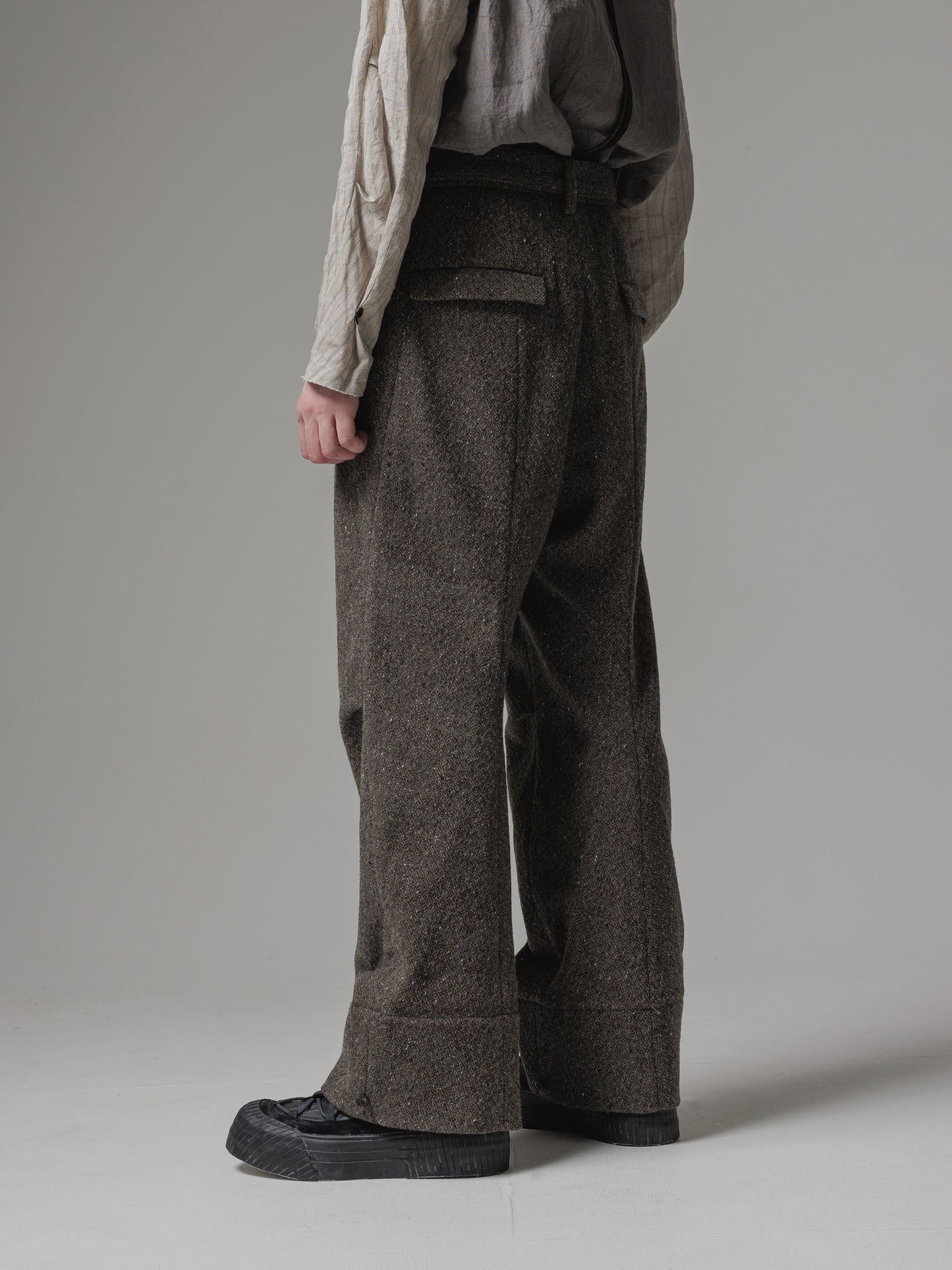 
                  
                    [ISO] shetland wool wide trousers
                  
                
