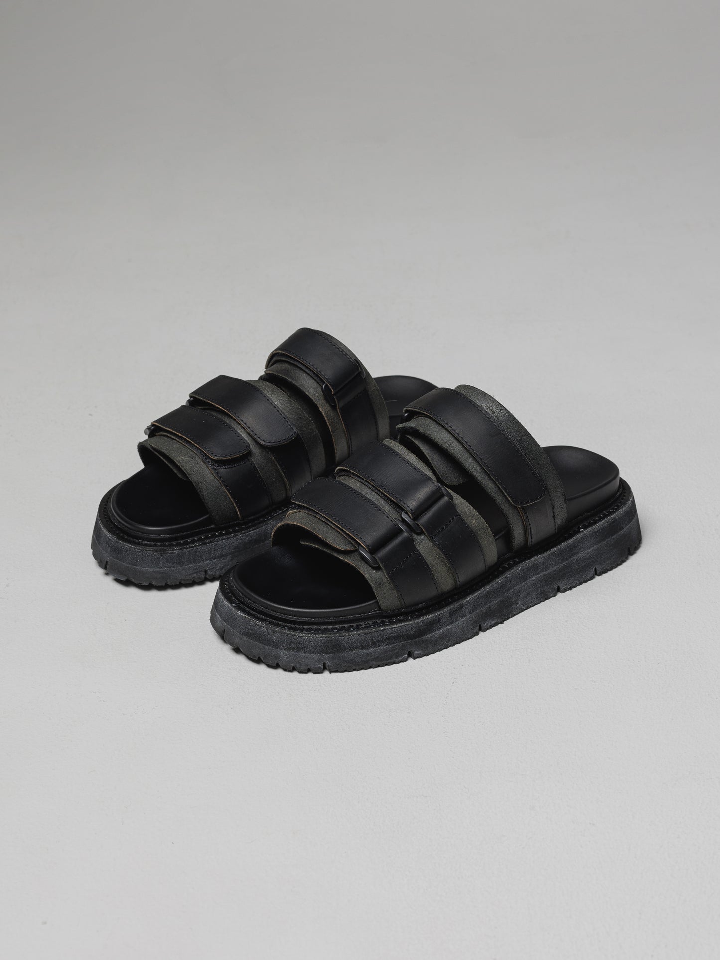 
                  
                    [ISO] Calf Leather Sandals
                  
                
