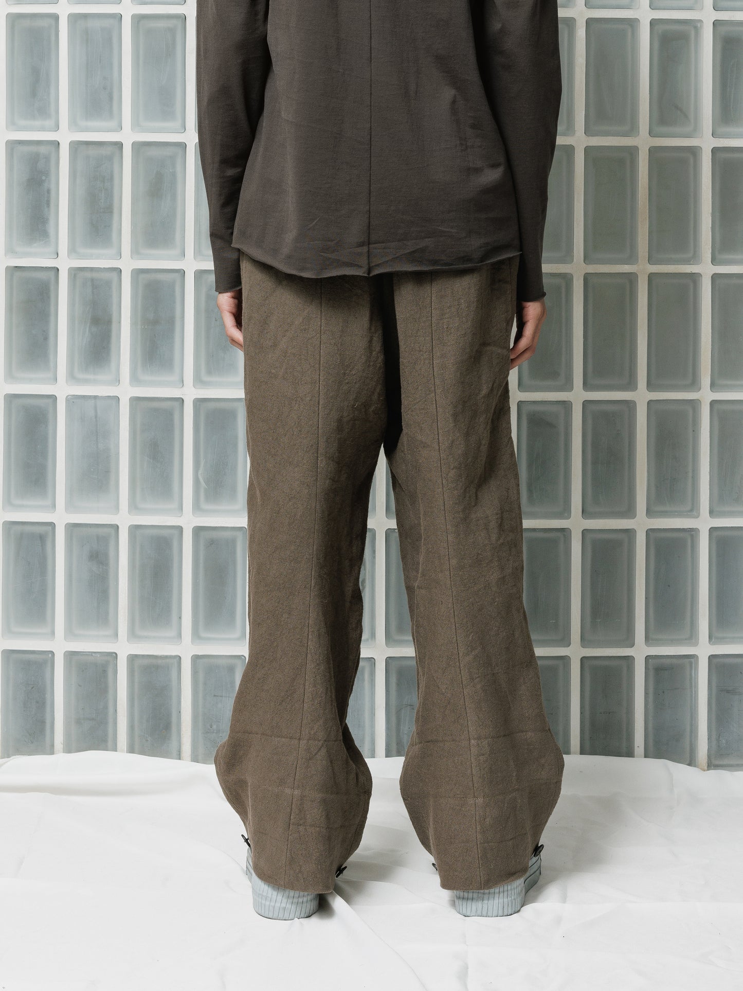 
                  
                    [ISO] Linen Wide Trousers
                  
                