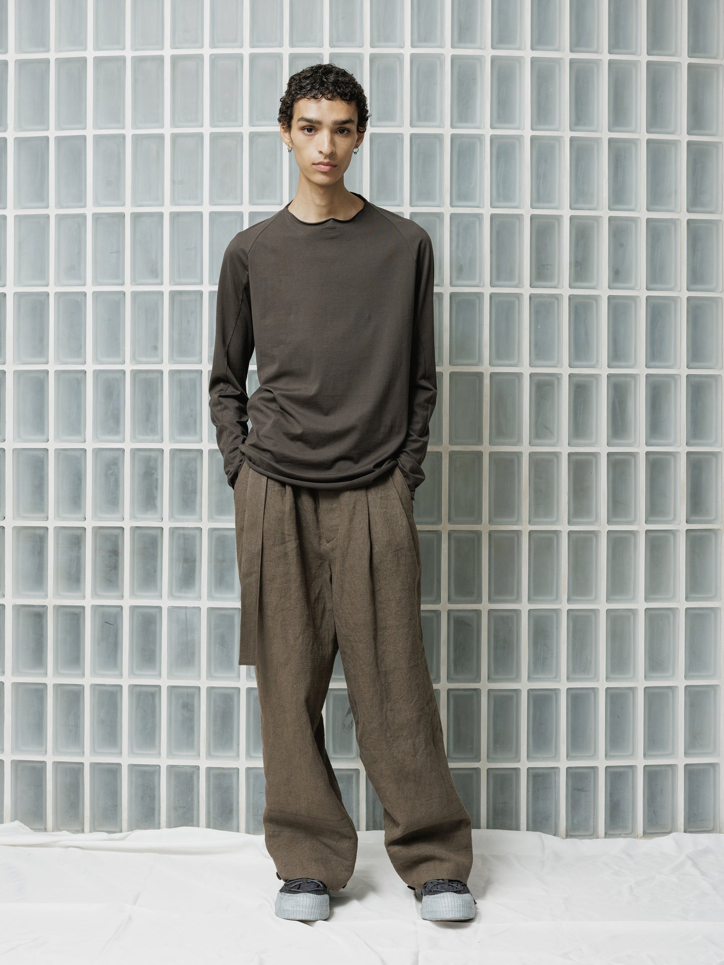 
                  
                    [ISO] Linen Wide Trousers
                  
                