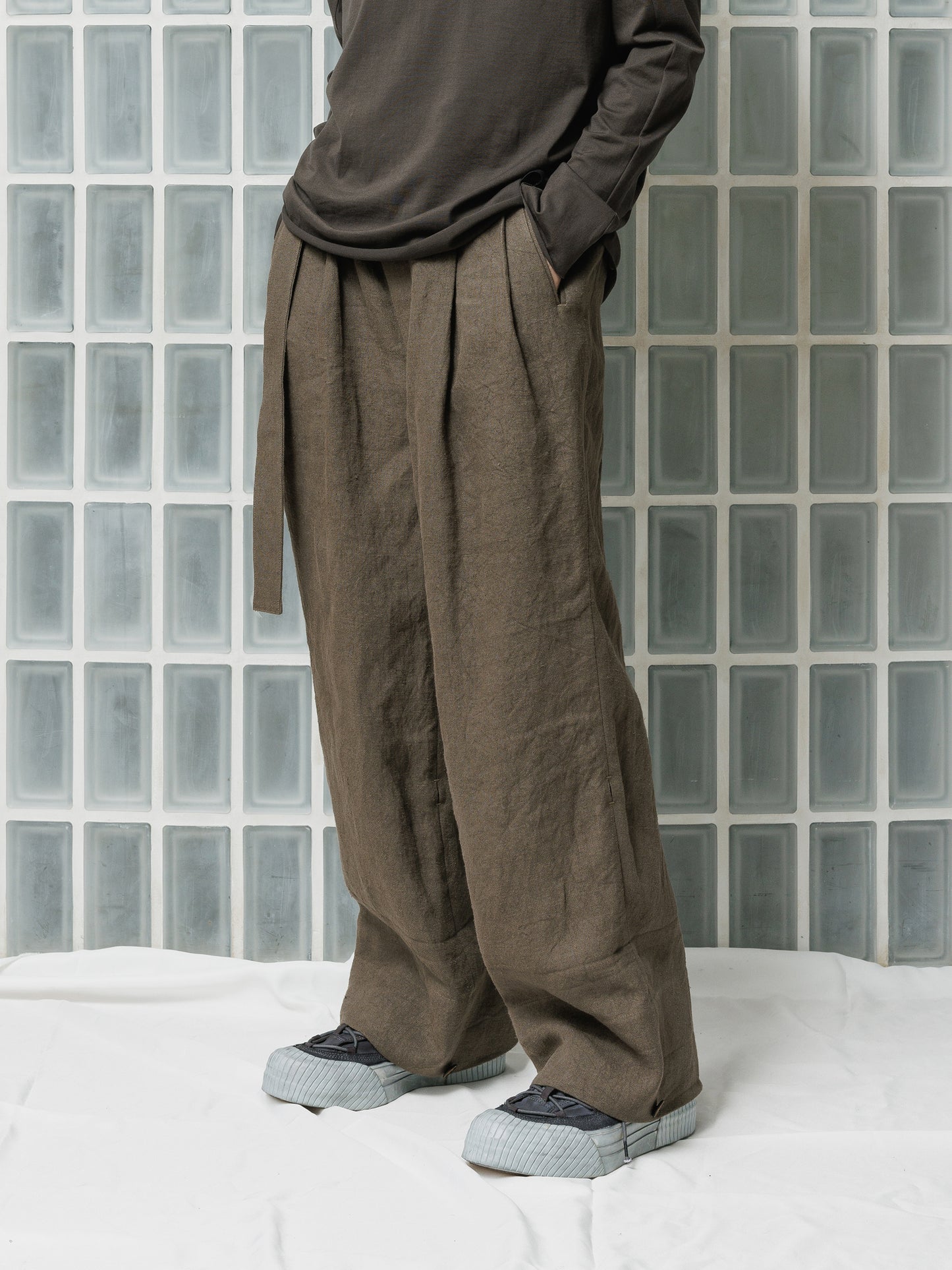 
                  
                    [ISO] Linen Wide Trousers
                  
                