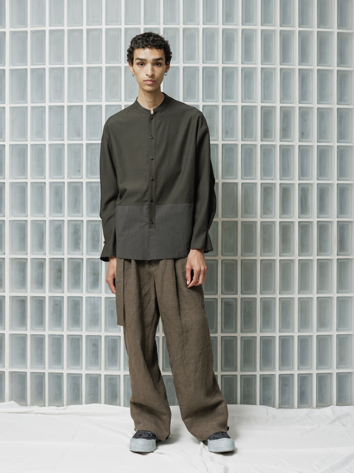 
                  
                    [ISO] Linen Wide Trousers
                  
                
