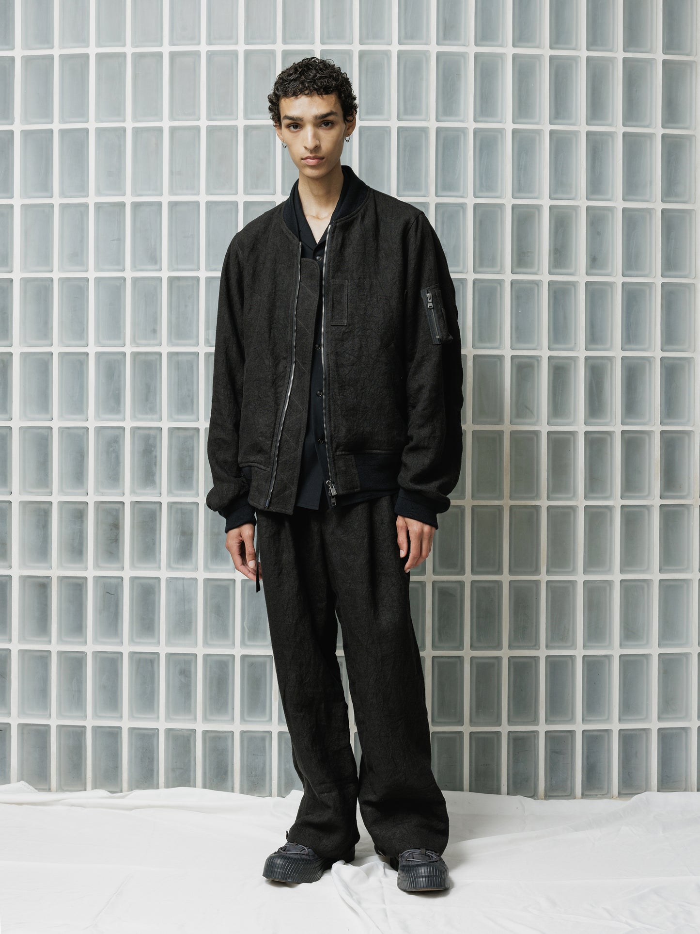 
                  
                    [ISO] Linen Wide Trousers
                  
                