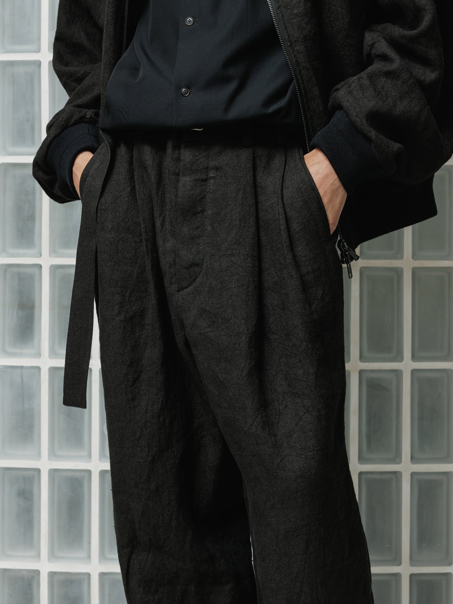 
                  
                    [ISO] Linen Wide Trousers
                  
                