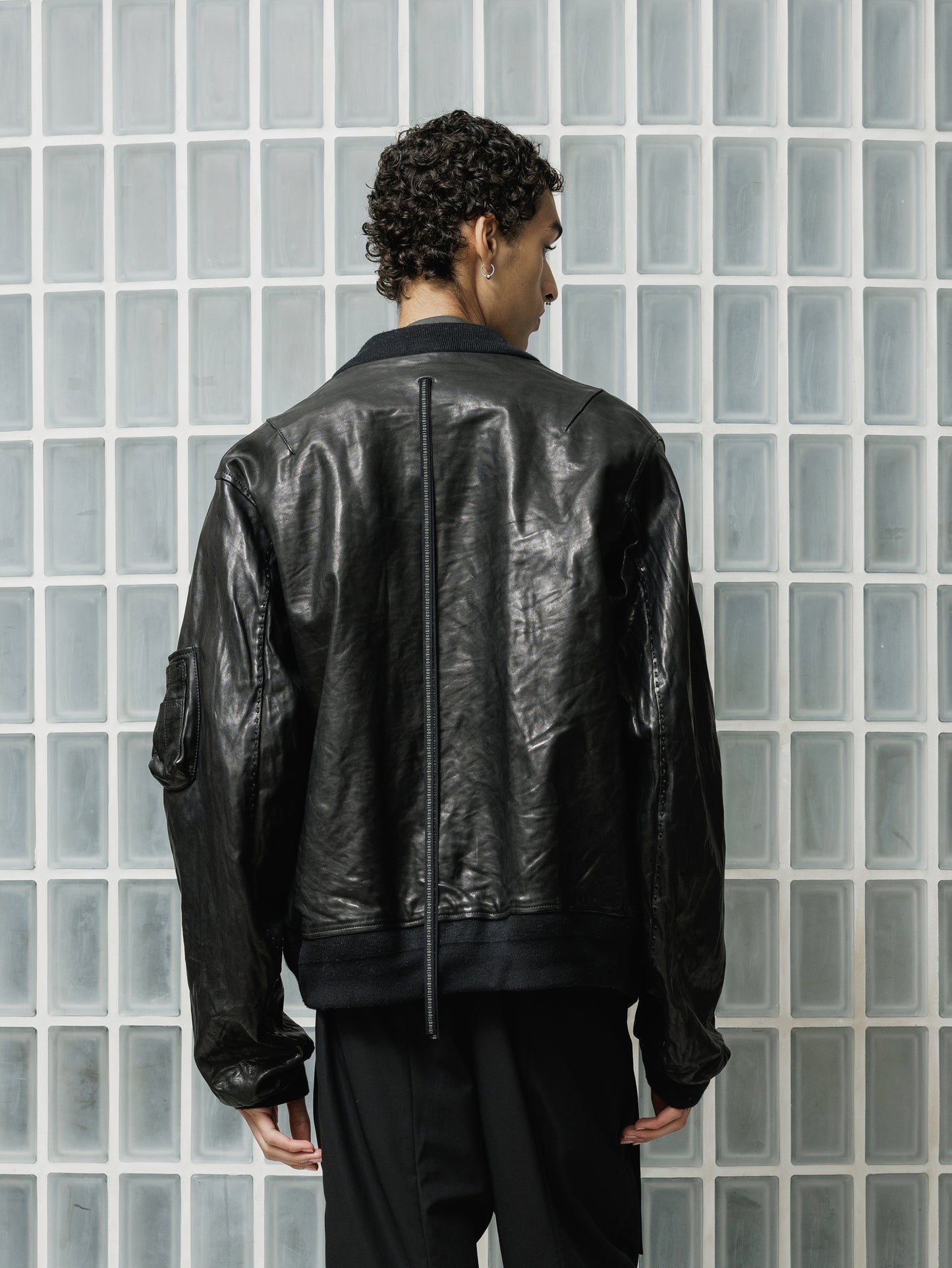 
                  
                    [ISO] ×incarnation Horsehide Bomber Jacket
                  
                