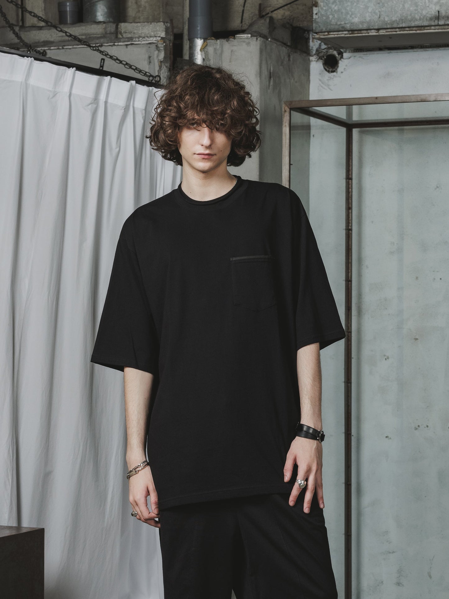 
                  
                    EXCLUSIVE POCKET LOOSE T-SHIRTS
                  
                