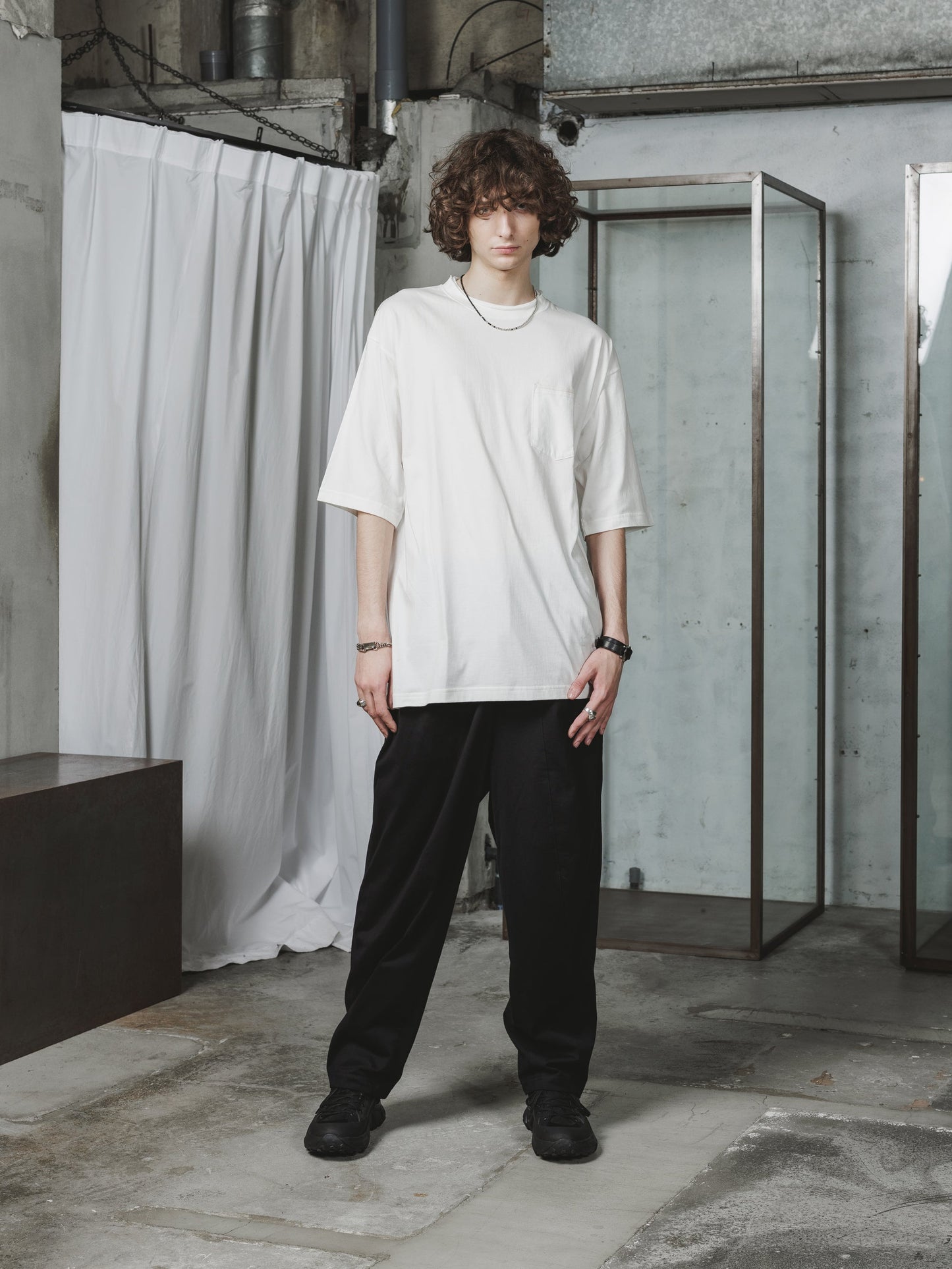 
                  
                    EXCLUSIVE POCKET LOOSE T-SHIRTS
                  
                
