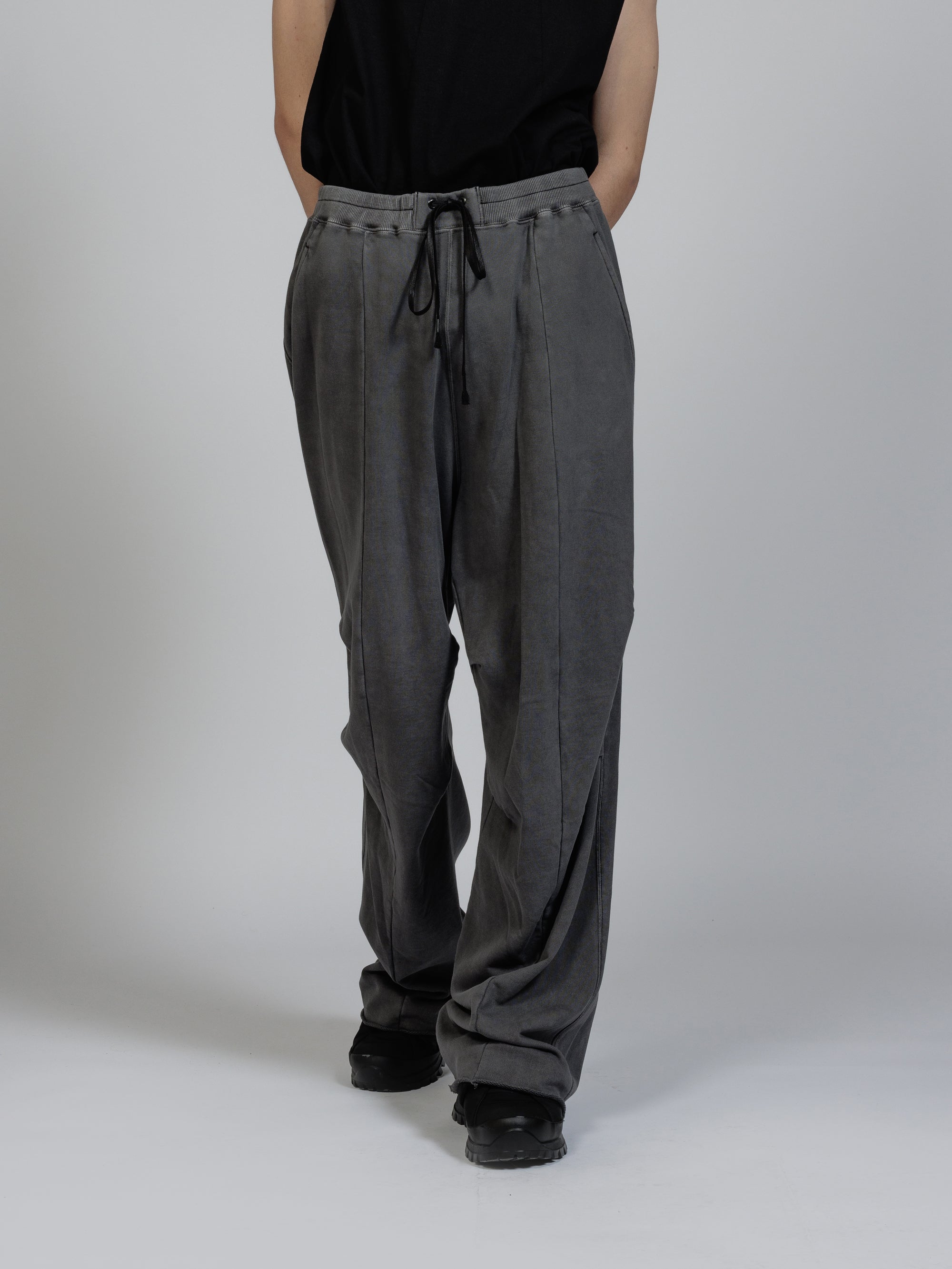 the viridi-anne ウール裏毛パンツ　グレー the viridi-anne ウール裏毛パンツ グレー the viridi-anne ウール裏毛