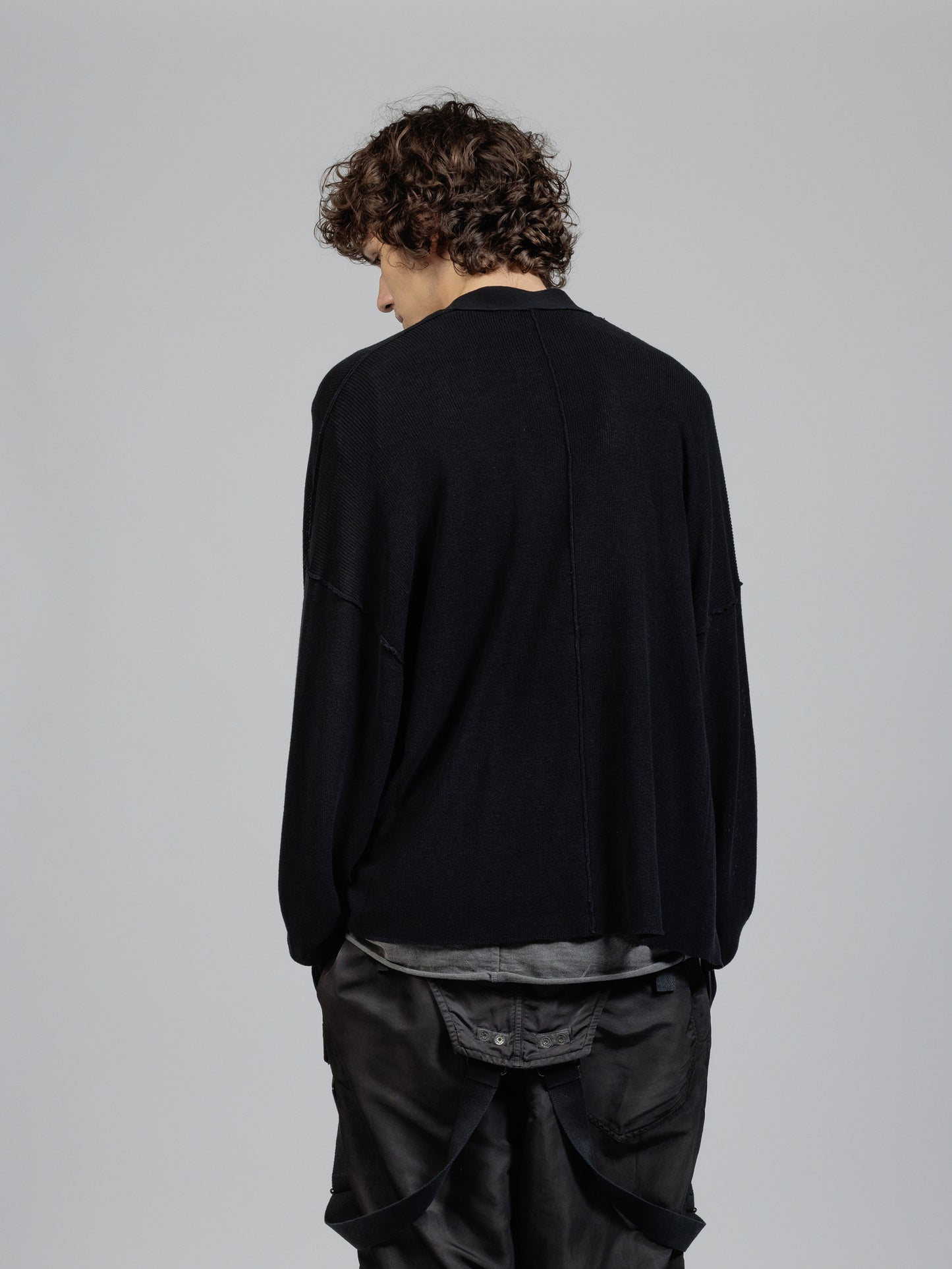 
                  
                    High-twisted yarn cardigan
                  
                