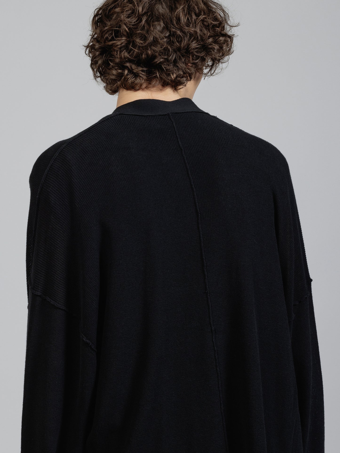 
                  
                    High-twisted yarn cardigan
                  
                