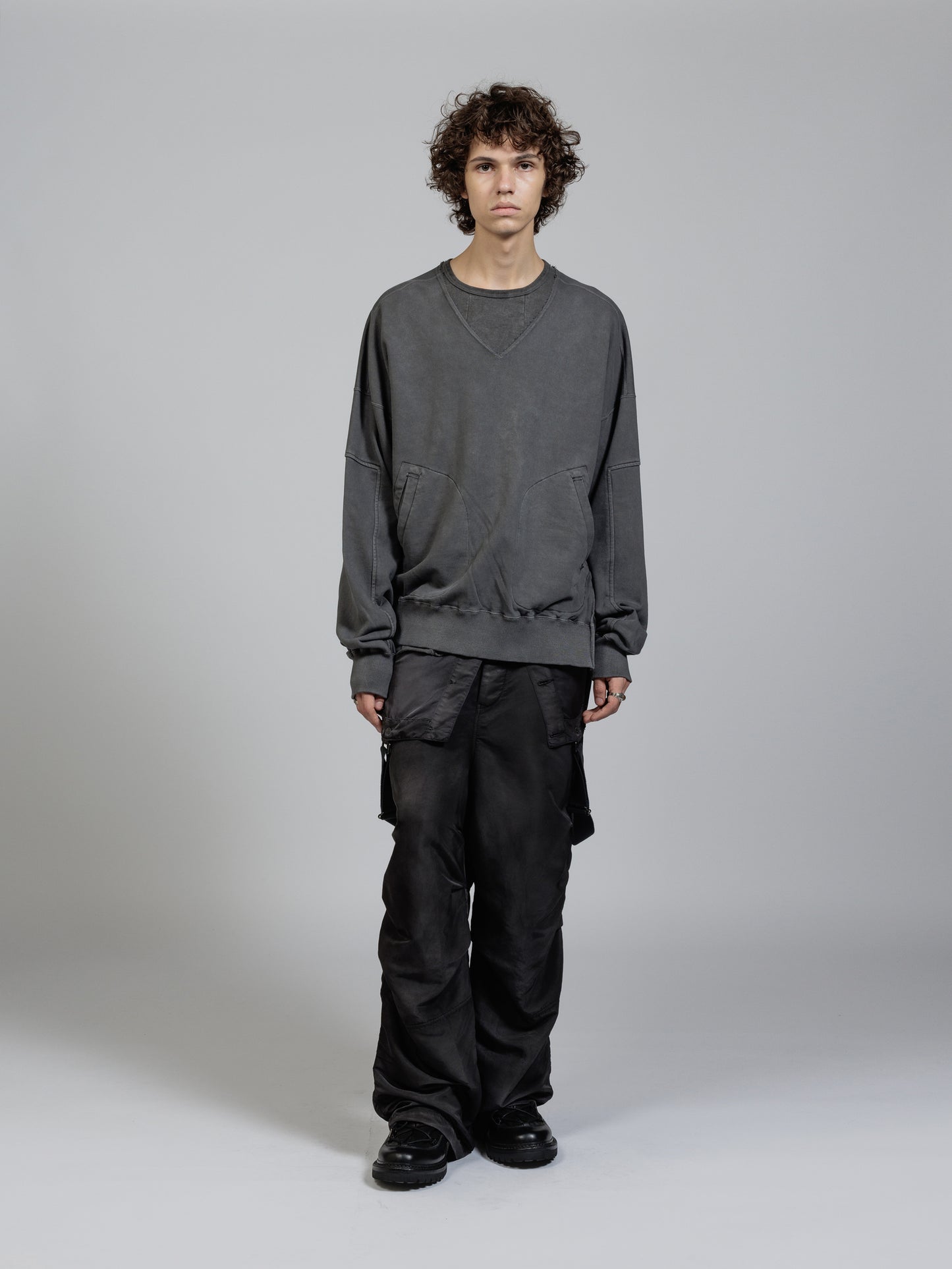 
                  
                    Sweat v-necked pullover
                  
                