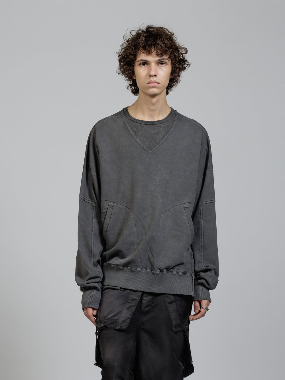 Sweat v-necked pullover
