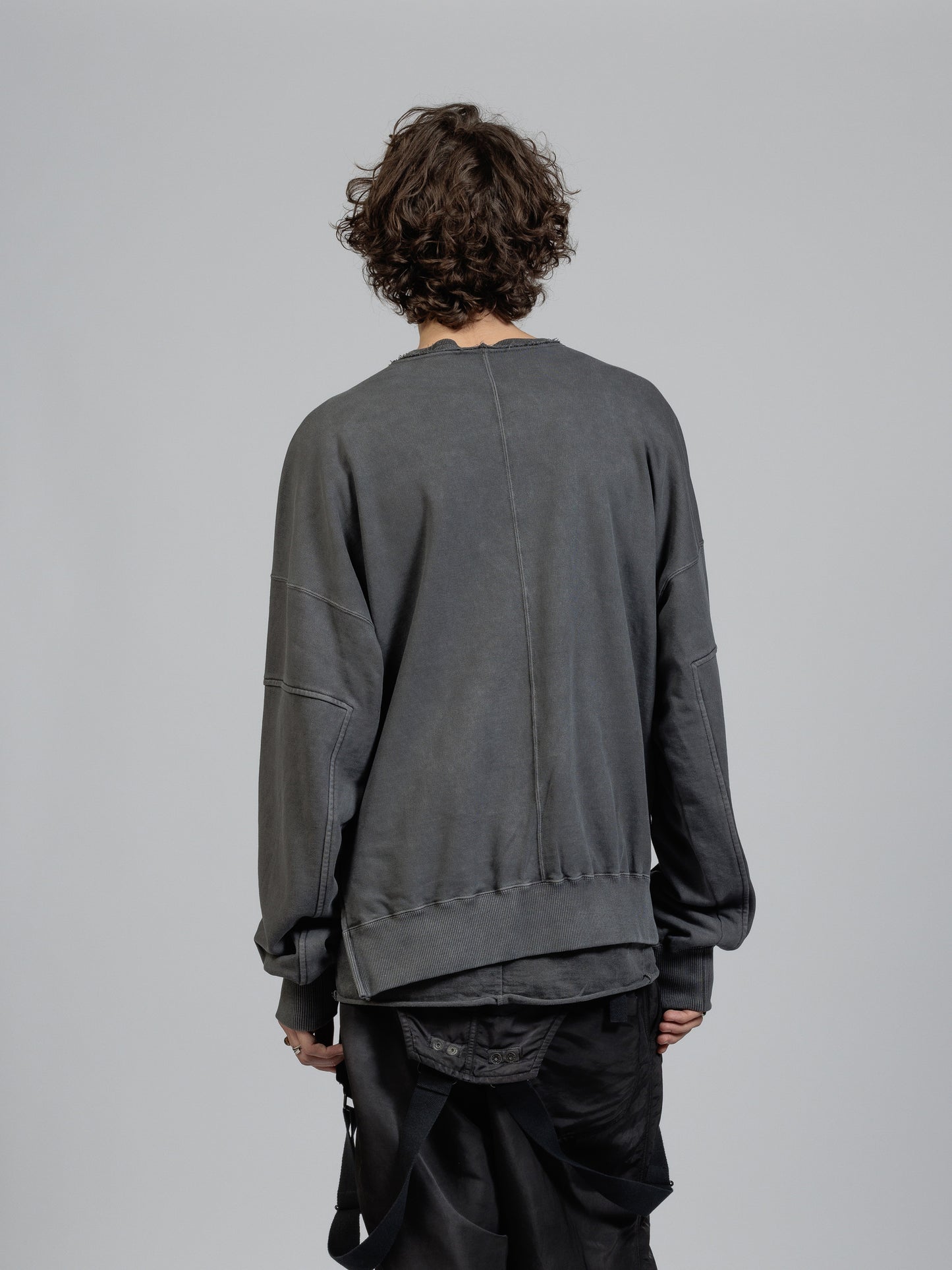 
                  
                    Sweat v-necked pullover
                  
                
