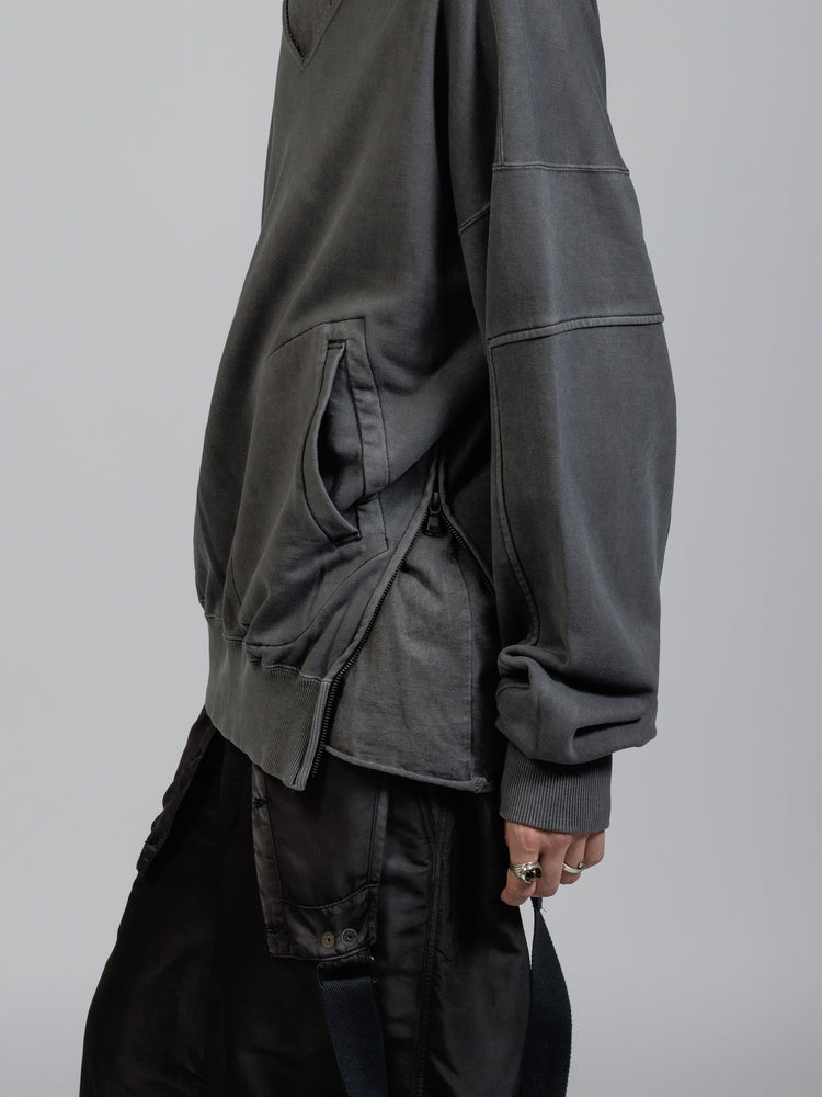 
                  
                    Sweat v-necked pullover
                  
                