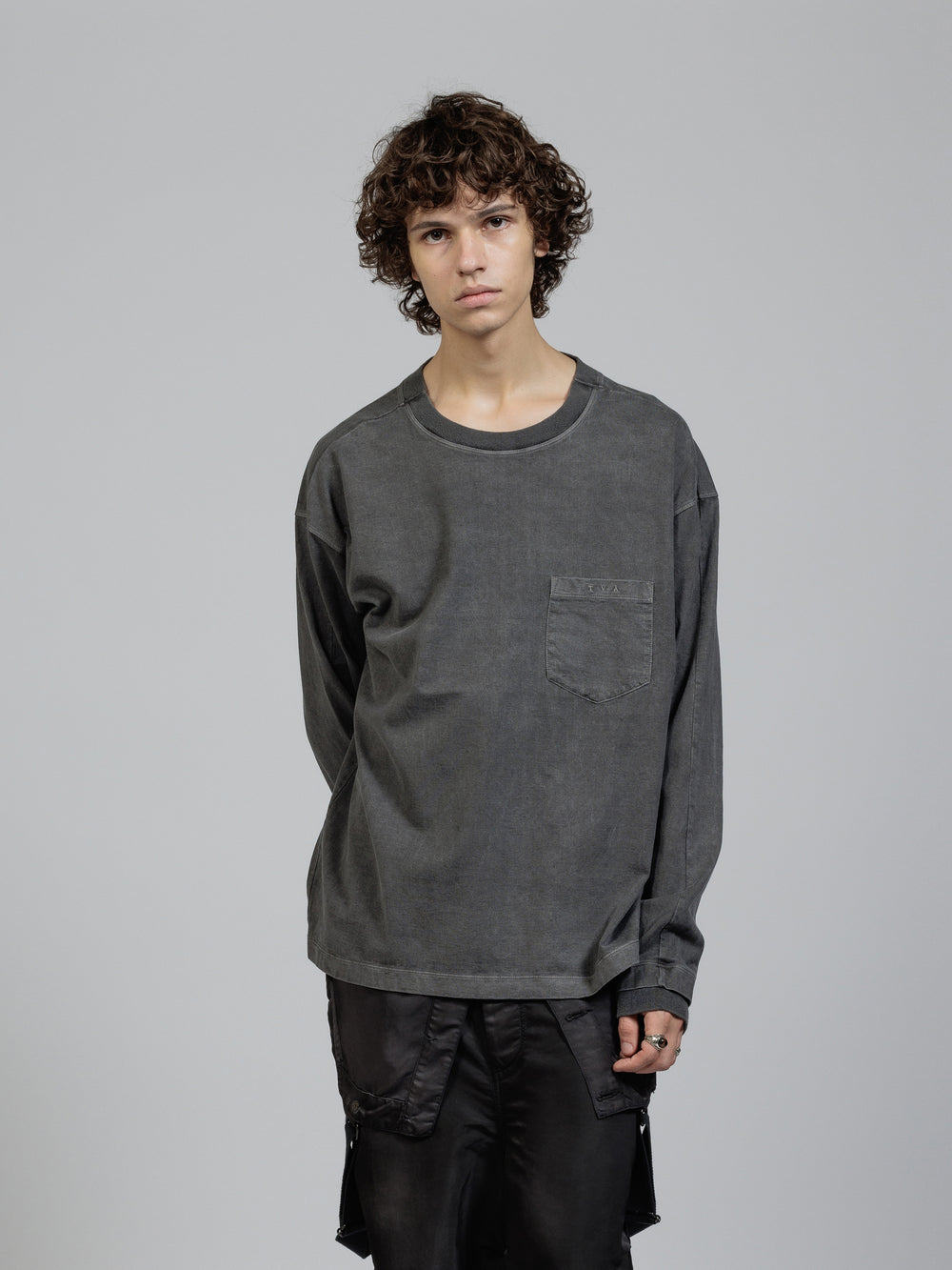 Object dyed pocket long sleeve T-shirt