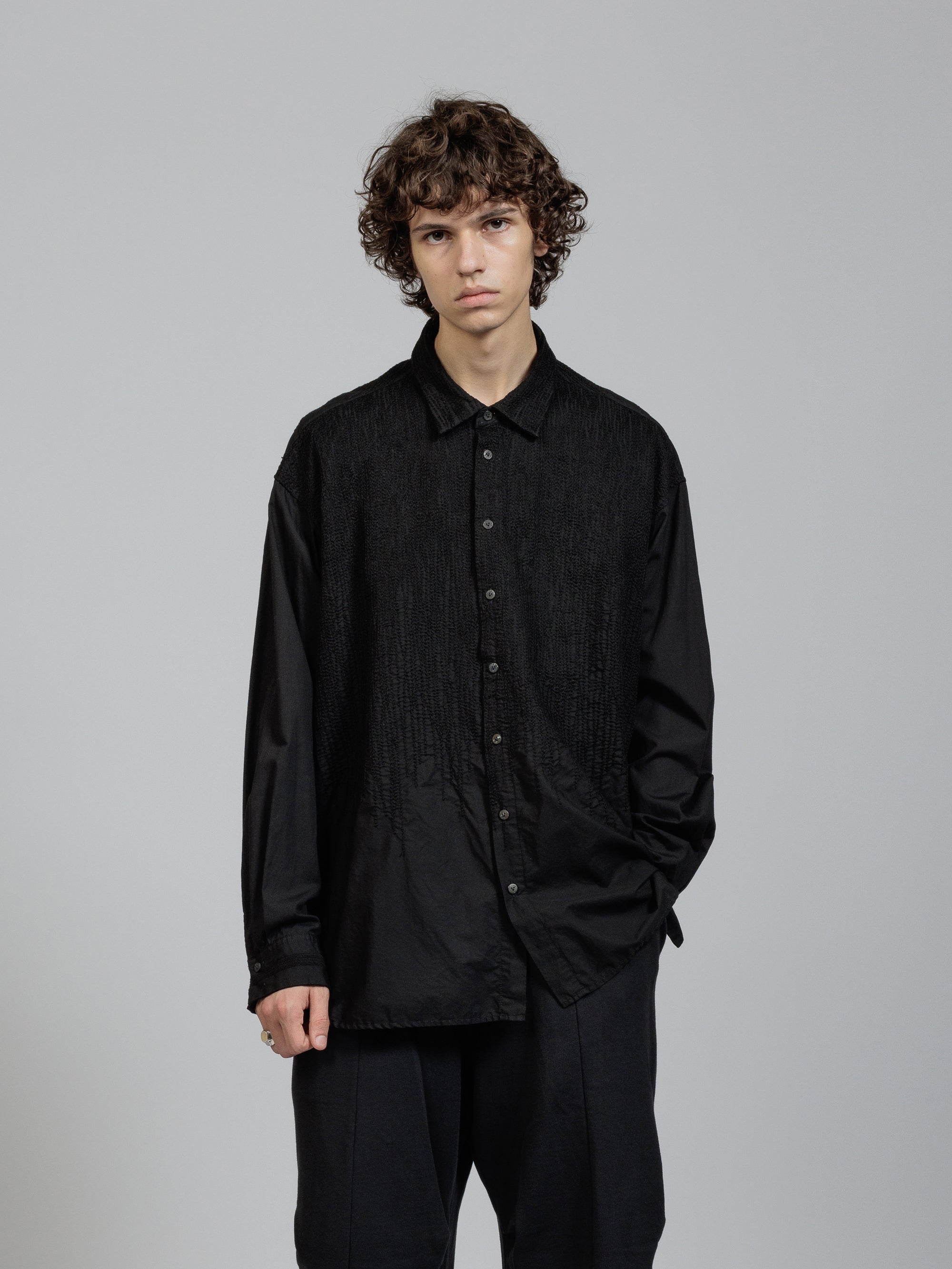 【関税込み】The Viridi-anne ブラック クルーネックTシャツ The Viridi-anneのブラック クルーネックTシャツがセール中