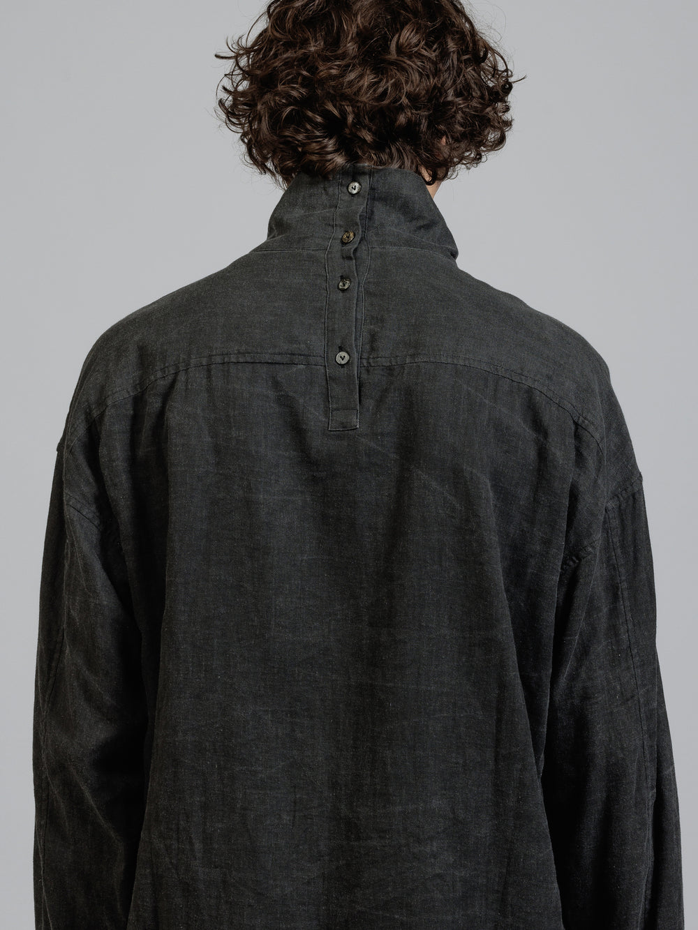Pigment printed high-necked shirt