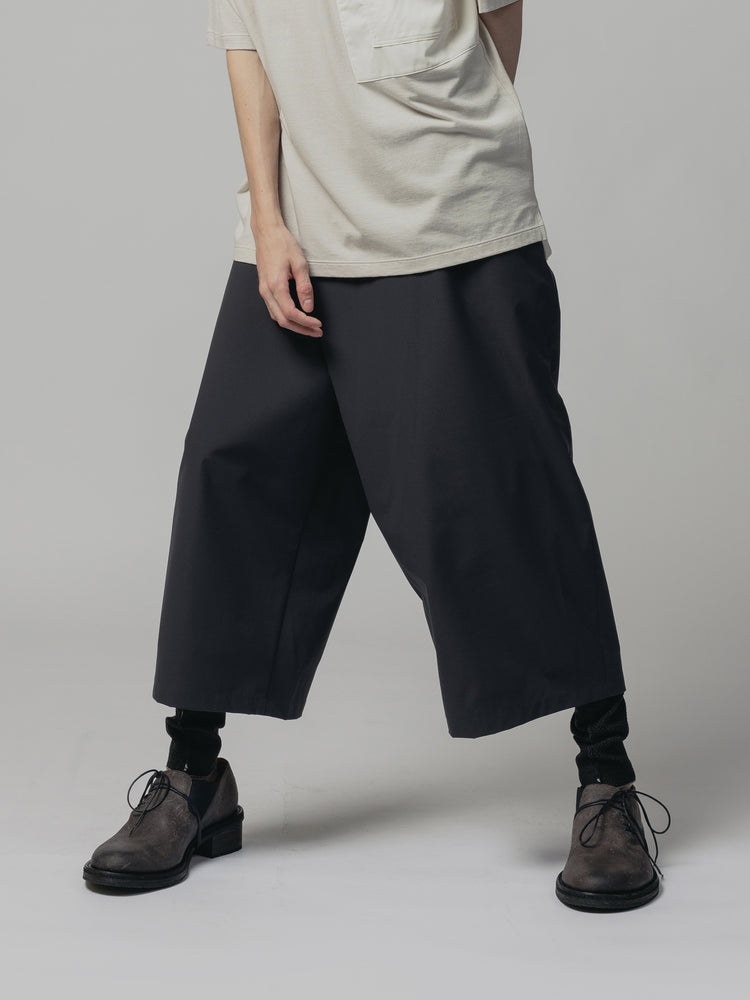 
                  
                    WATER-REPELLENT WRAPPED PANTS
                  
                