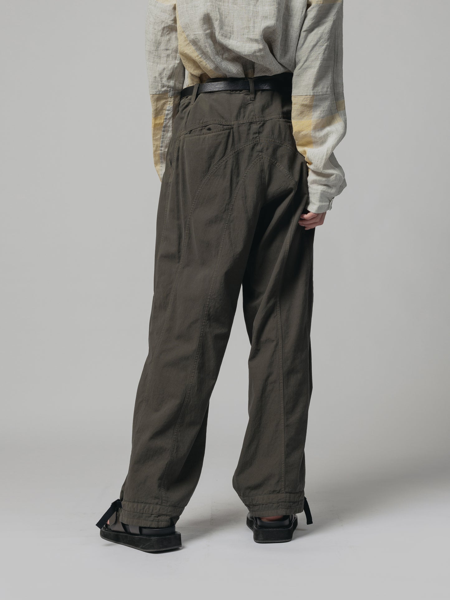 
                  
                    DRY COTTON WIDE TROUSERS
                  
                