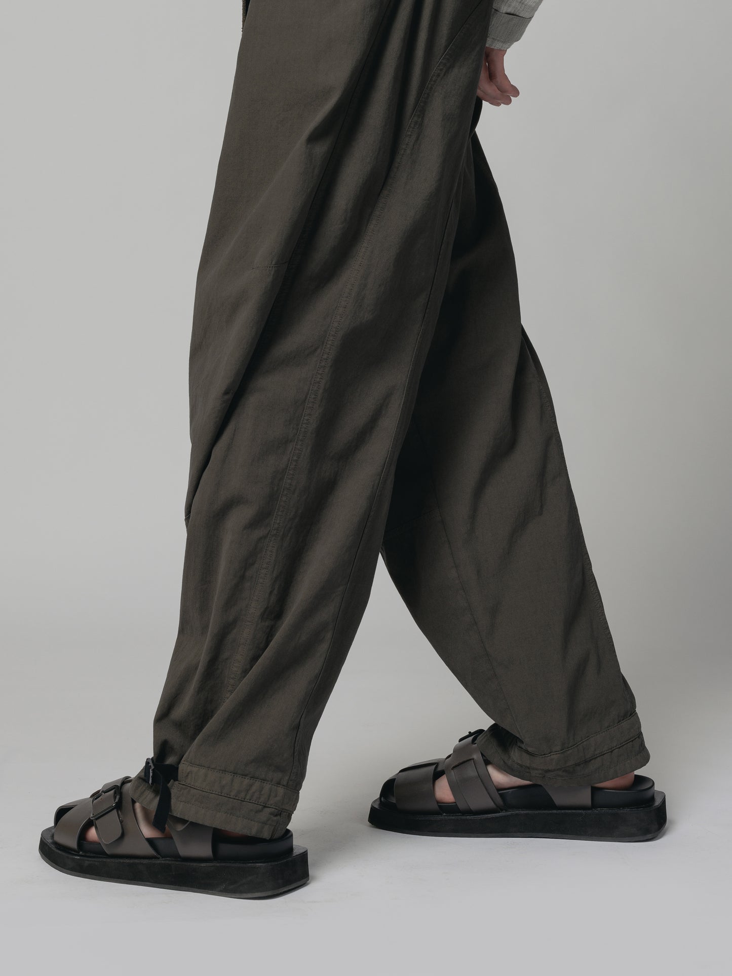 
                  
                    DRY COTTON WIDE TROUSERS
                  
                