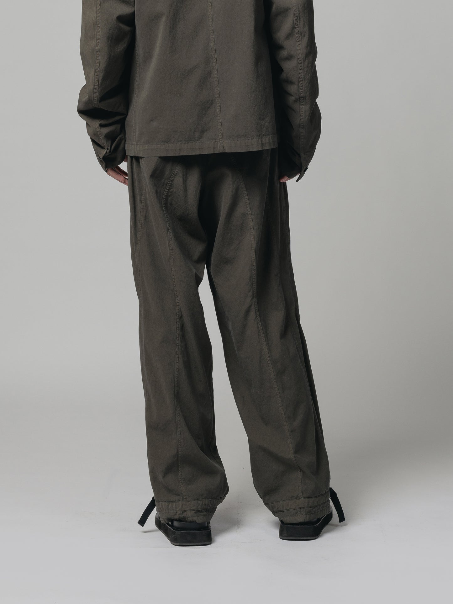 
                  
                    DRY COTTON WIDE TROUSERS
                  
                