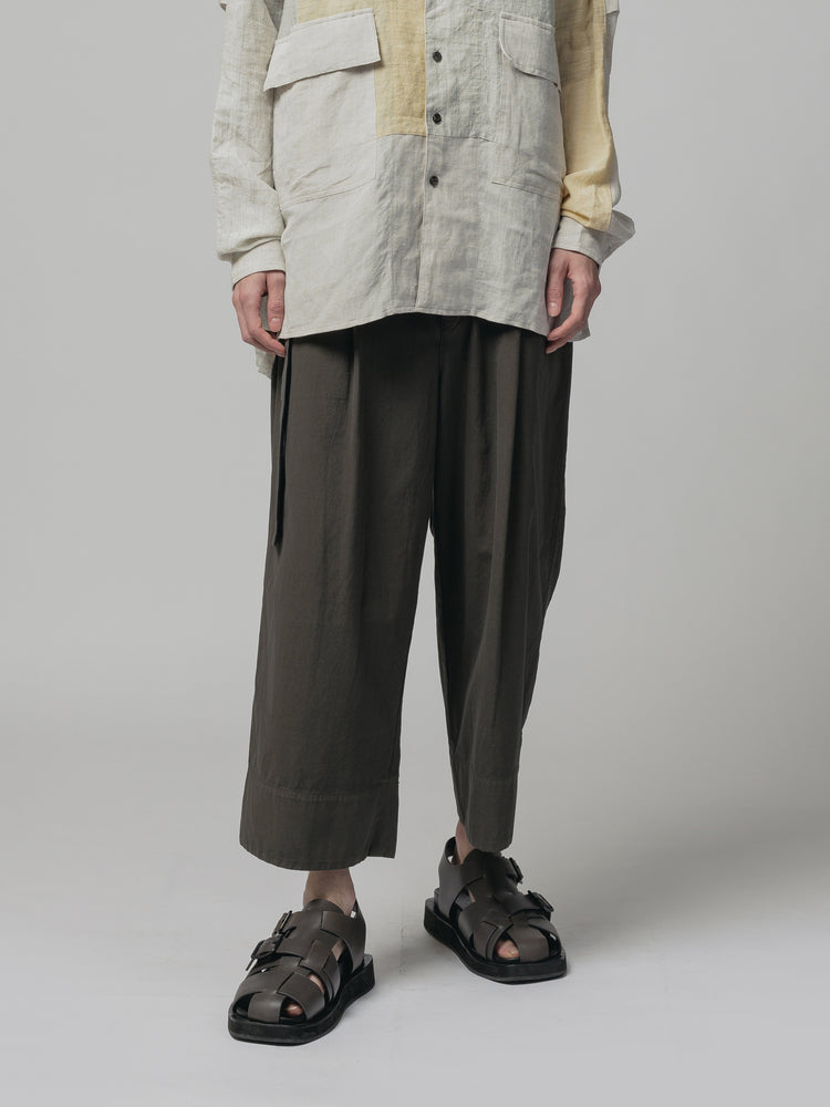 
                  
                    DRY COTTON WIDE-CROPPED PANTS
                  
                