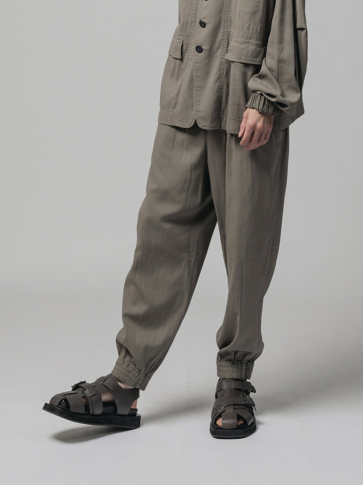 
                  
                    COTTON ELASTIC CUFFED PANTS
                  
                