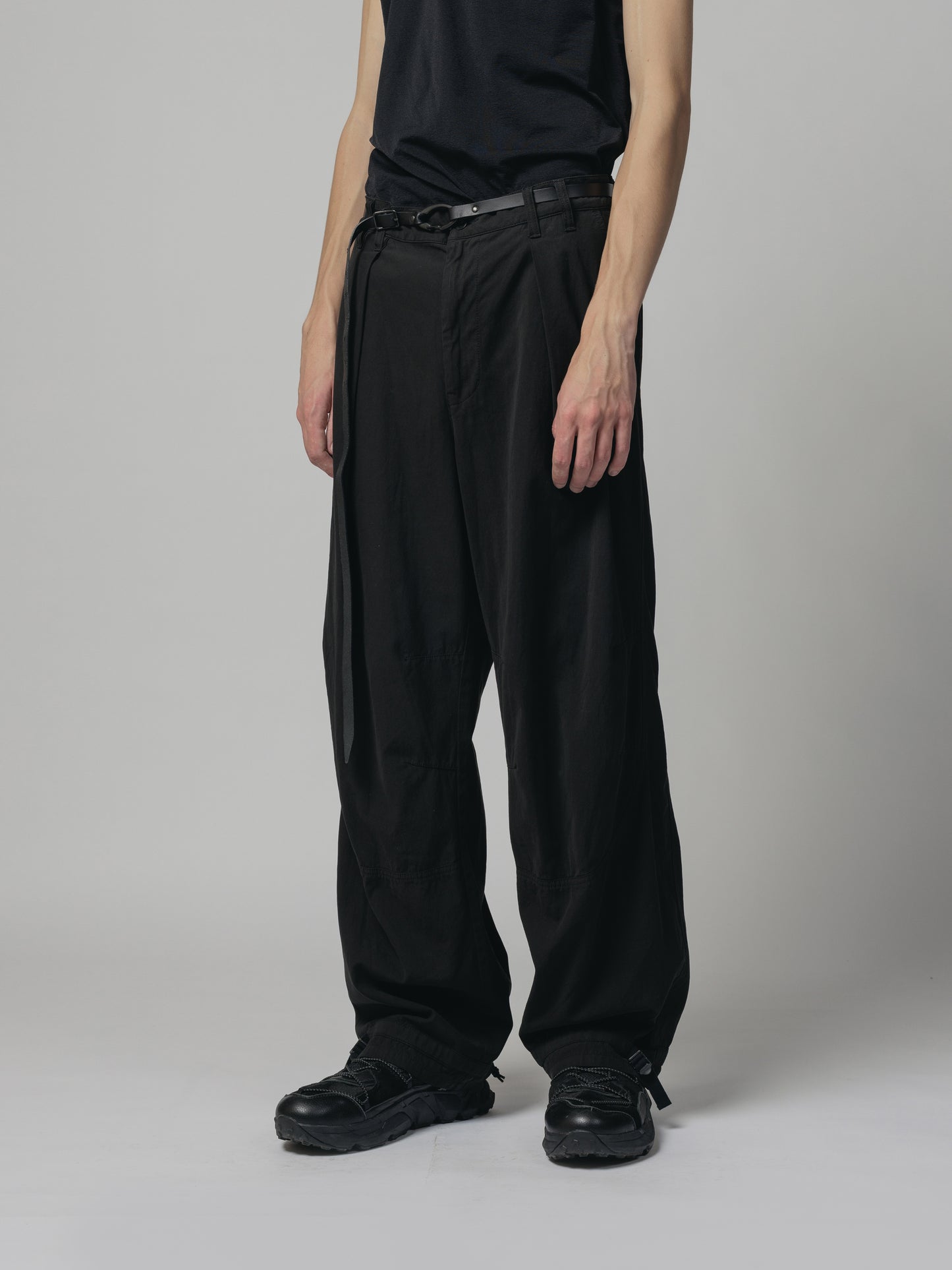 
                  
                    DRY COTTON WIDE TROUSERS
                  
                