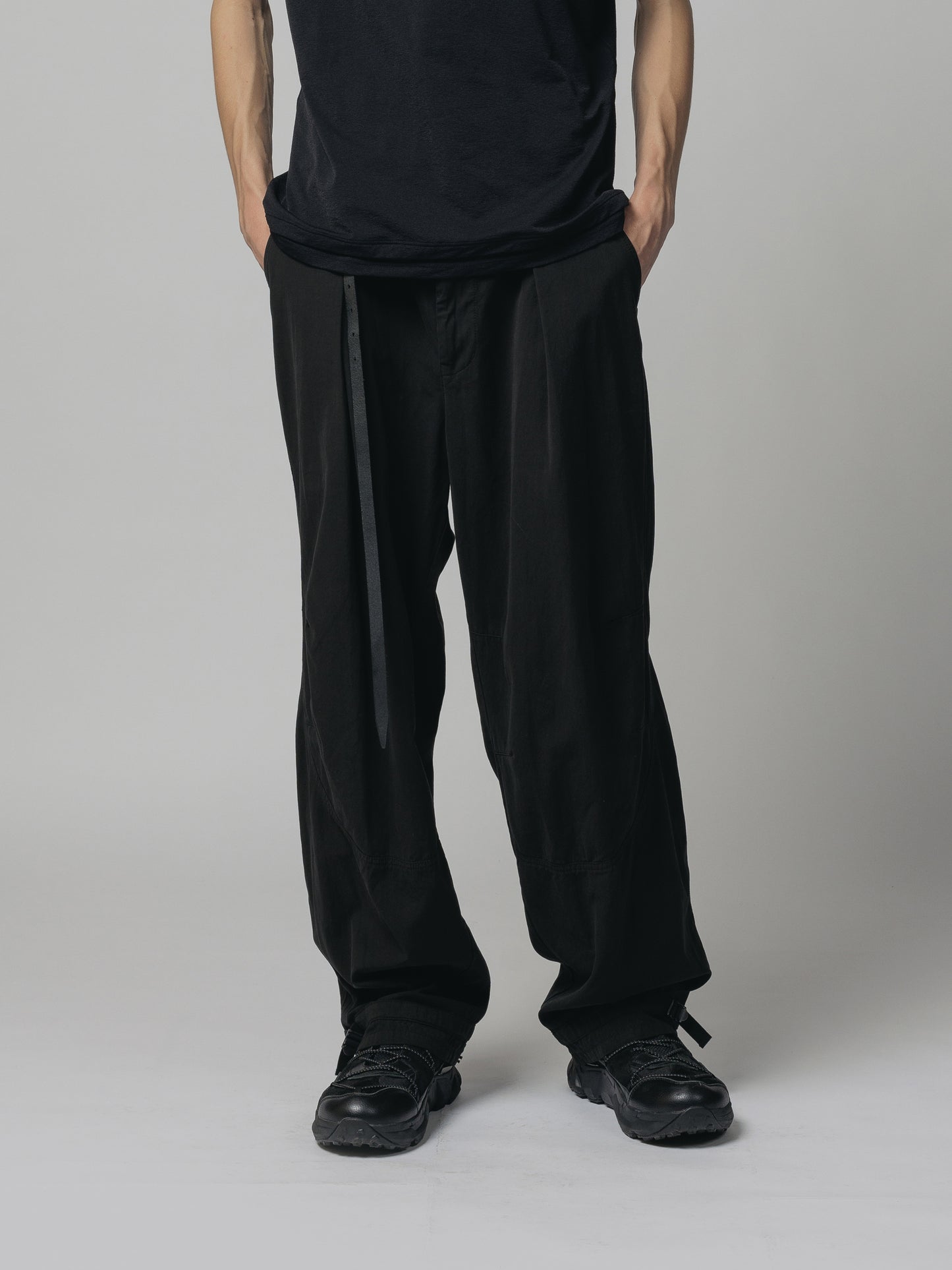 
                  
                    DRY COTTON WIDE TROUSERS
                  
                