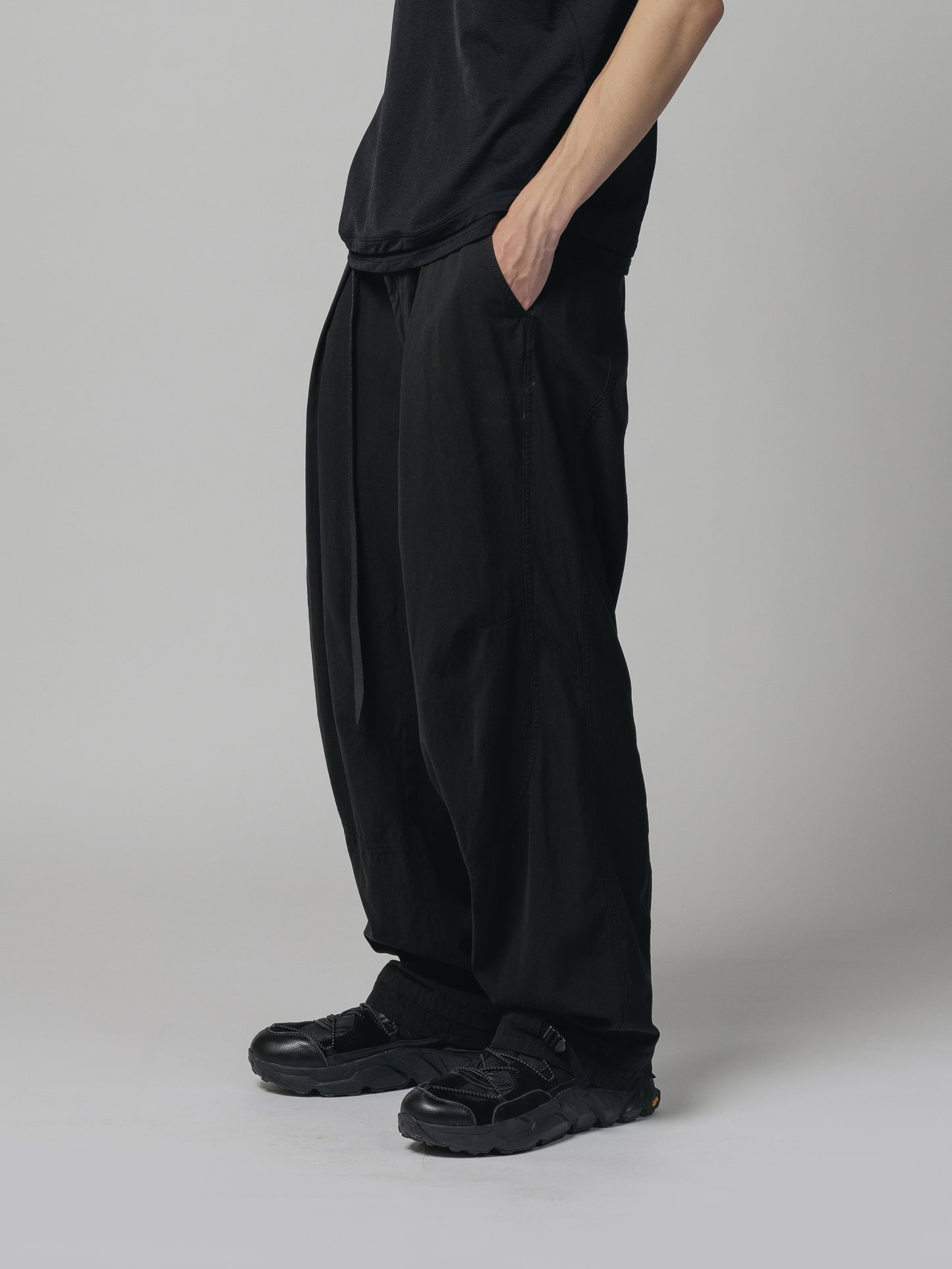 
                  
                    DRY COTTON WIDE TROUSERS
                  
                