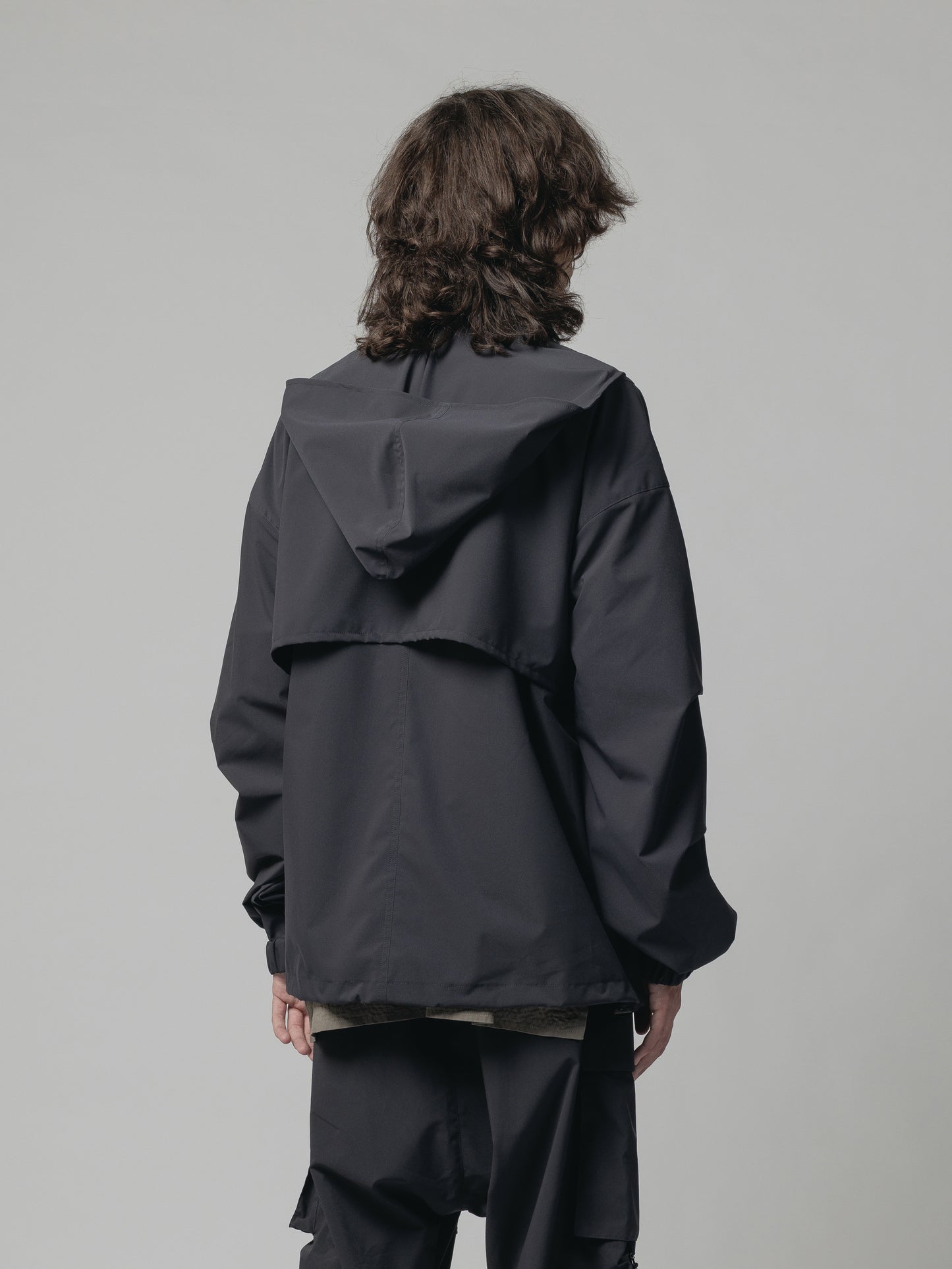 
                  
                    WATER-REPELLENT HOODED JKT
                  
                