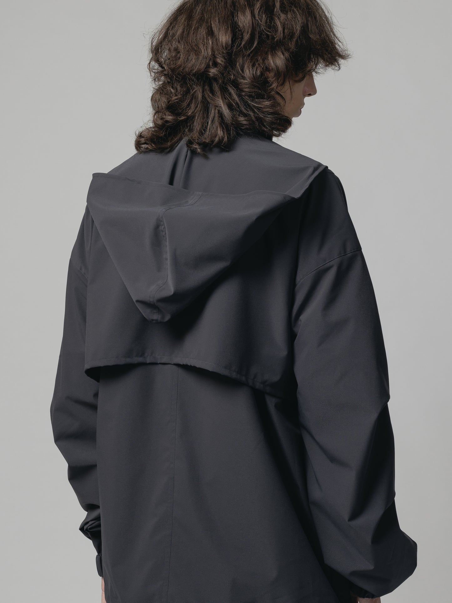 
                  
                    WATER-REPELLENT HOODED JKT
                  
                