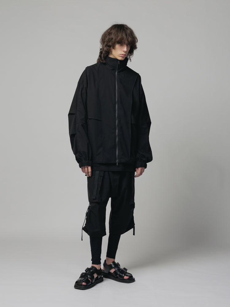 
                  
                    WATER-REPELLENT HOODED JKT
                  
                