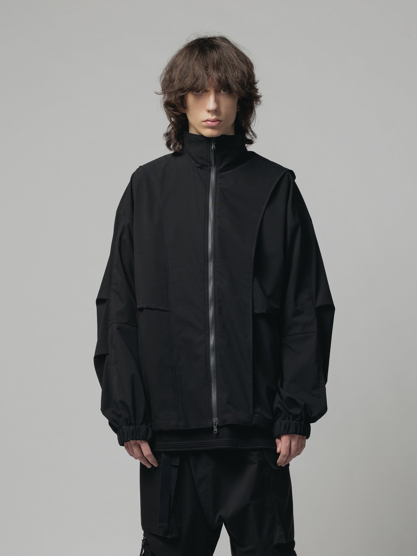 
                  
                    WATER-REPELLENT HOODED JKT
                  
                