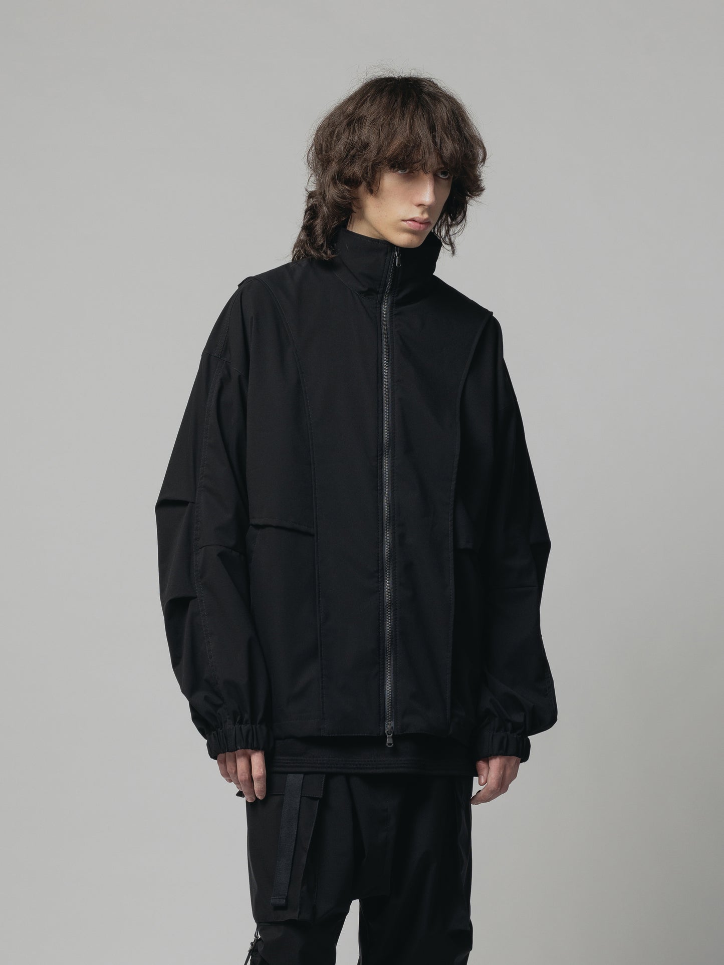 
                  
                    WATER-REPELLENT HOODED JKT
                  
                