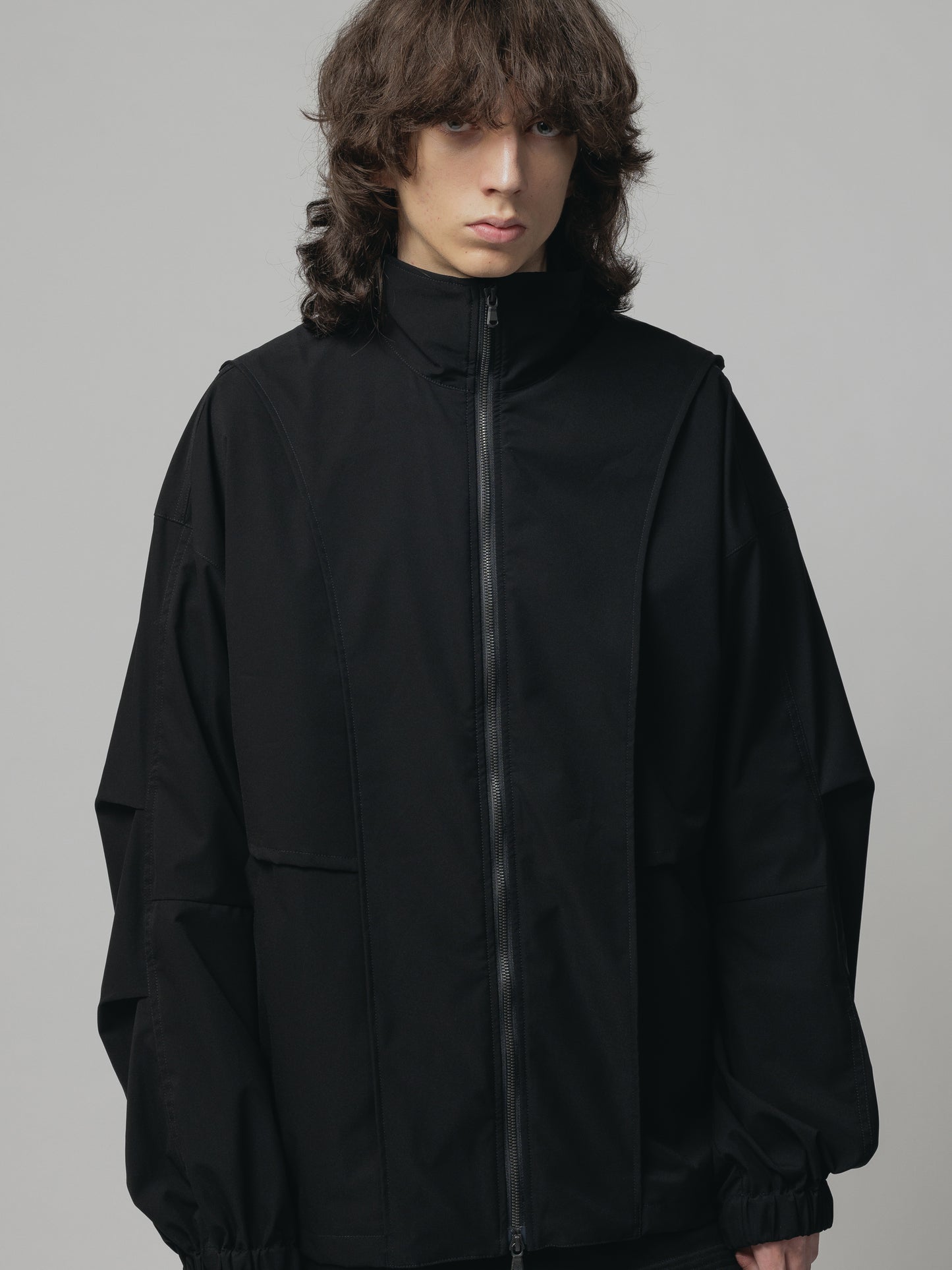 
                  
                    WATER-REPELLENT HOODED JKT
                  
                