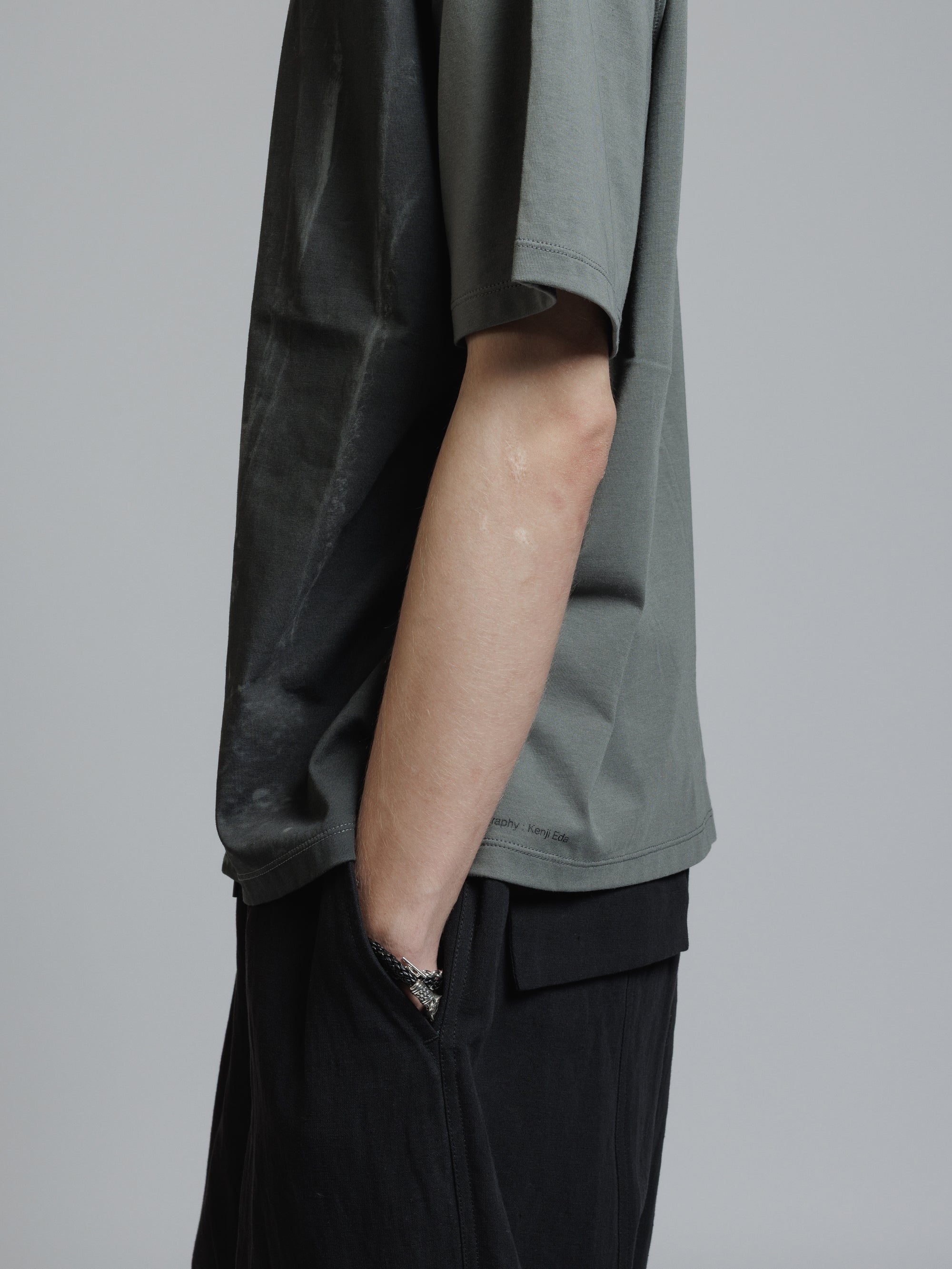 THE VIRIDI-ANNE（ザ ヴィリディアン） TVA 26SS PRINTED T-SHIRT