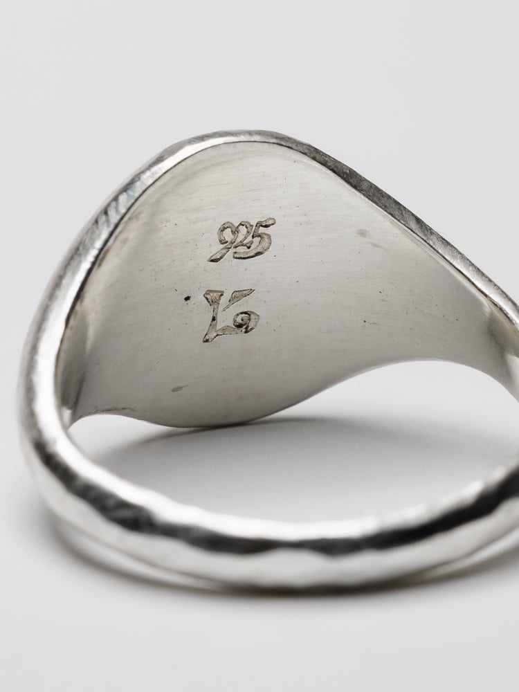 
                  
                    [WERKSTATT:MÜNCHEN] SIGNET RING CLASSIC HAMMERED
                  
                