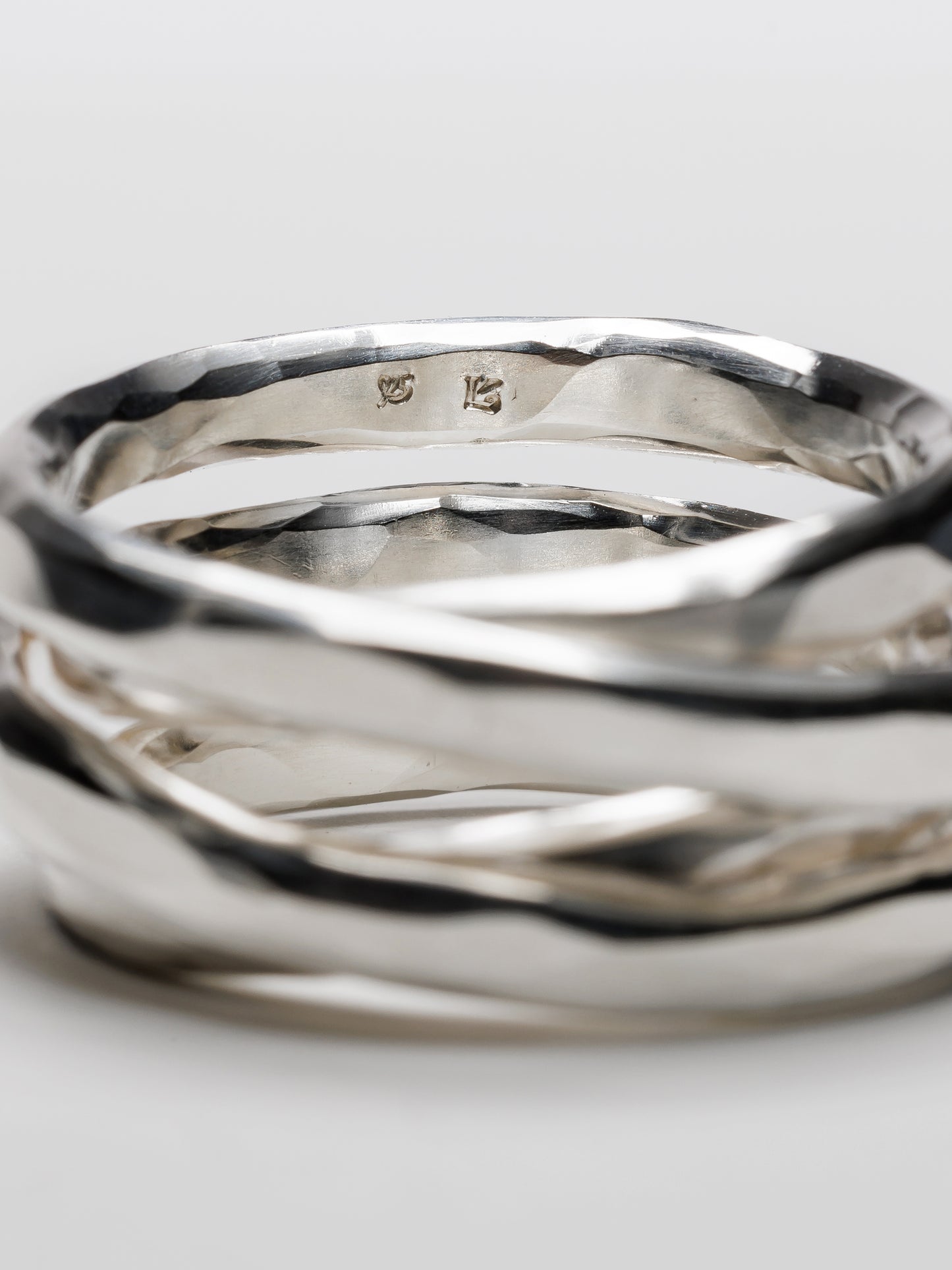 
                  
                    [WERKSTATT:MÜNCHEN] RING WOUND HAMMERED
                  
                
