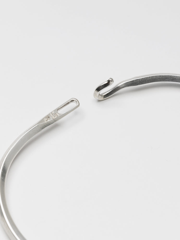 
                  
                    [WERKSTATT:MÜNCHEN] BANGLE SIDE HOOK TWISTED
                  
                