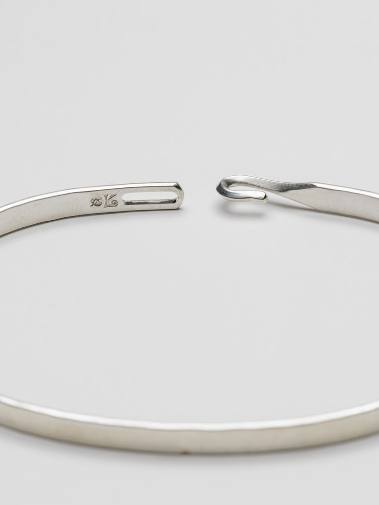 
                  
                    [WERKSTATT:MÜNCHEN] BANGLE HOOK BAND
                  
                
