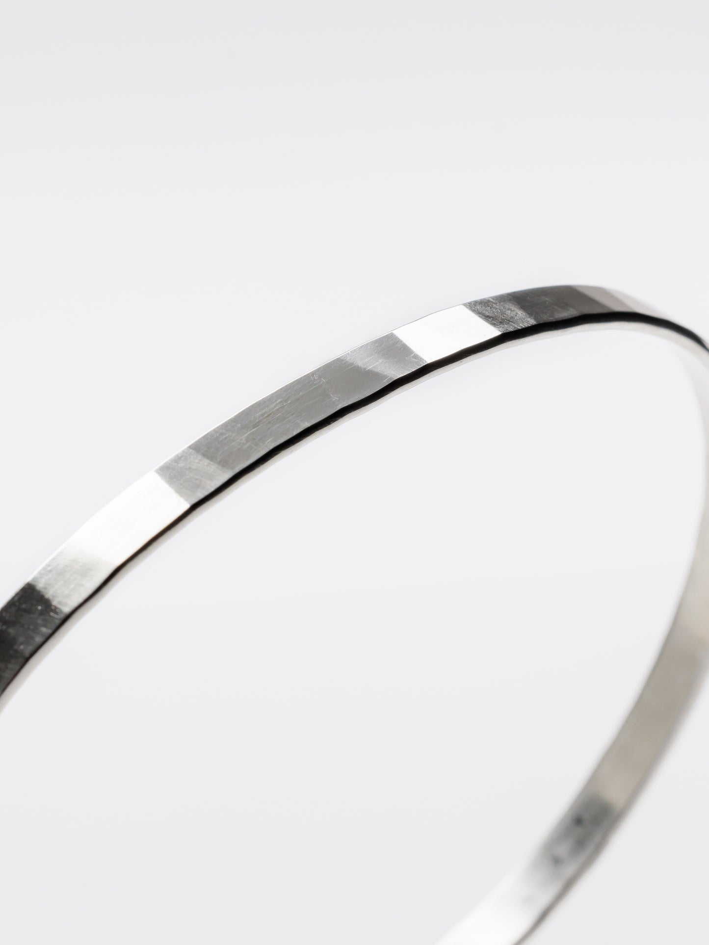 
                  
                    [WERKSTATT:MÜNCHEN] BANGLE HOOK BAND
                  
                