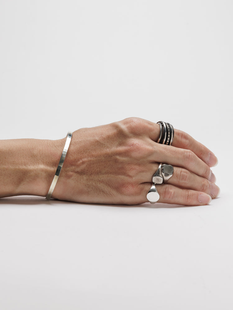 
                  
                    [WERKSTATT:MÜNCHEN] BANGLE HOOK BAND
                  
                