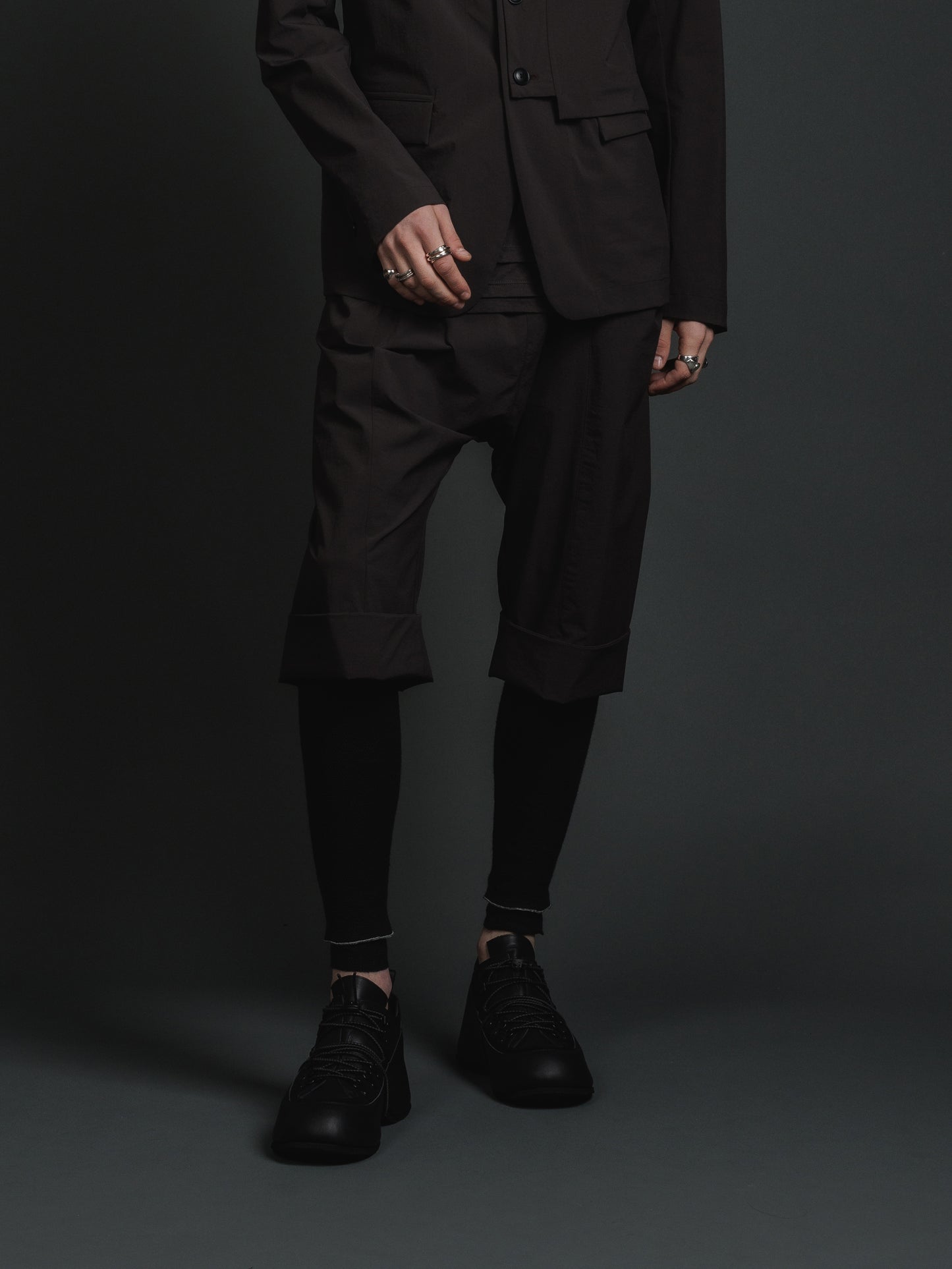 
                  
                    WATER-REPELLENT STRETCH HALF PANTS
                  
                