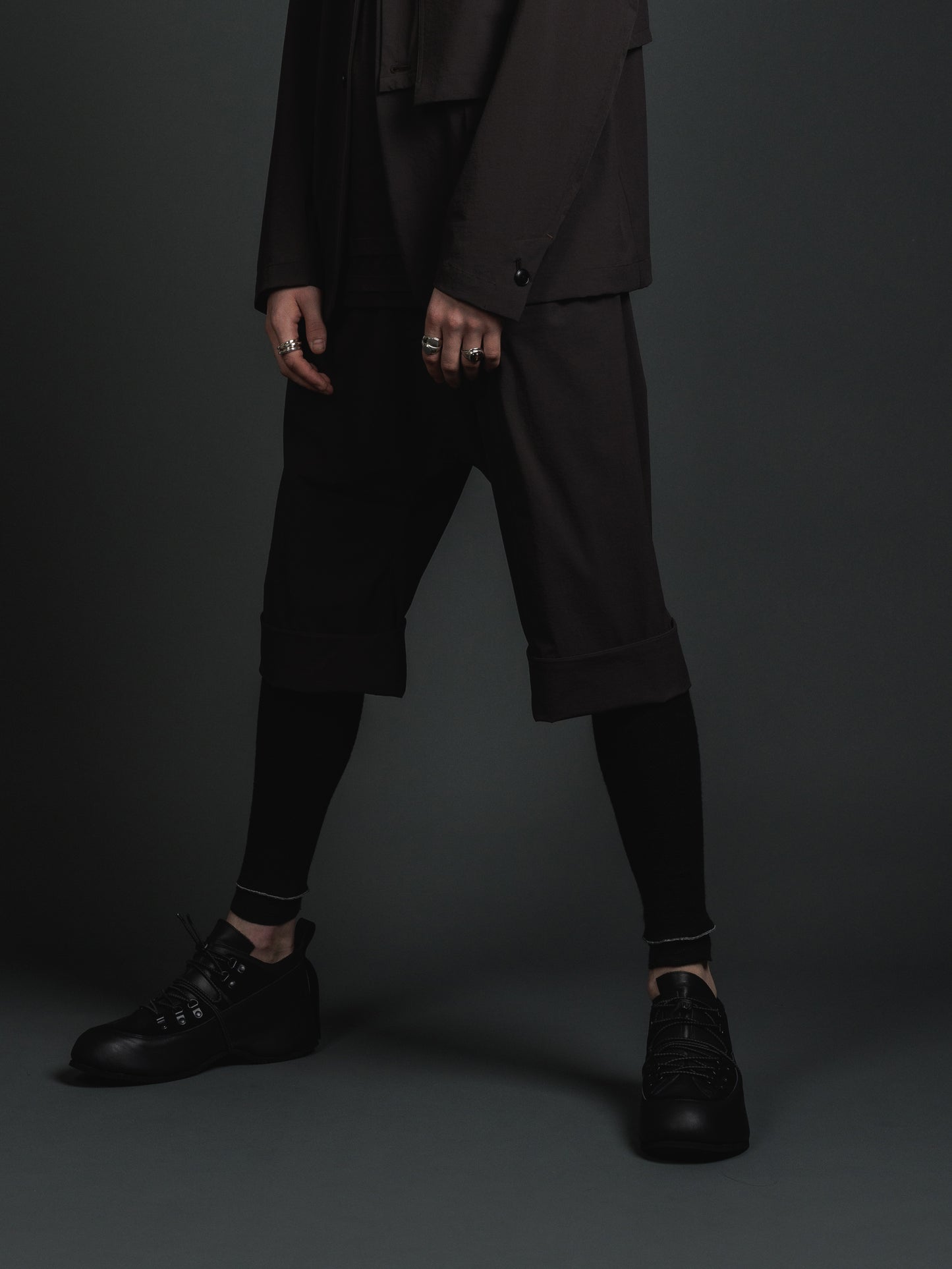 
                  
                    WATER-REPELLENT STRETCH HALF PANTS
                  
                