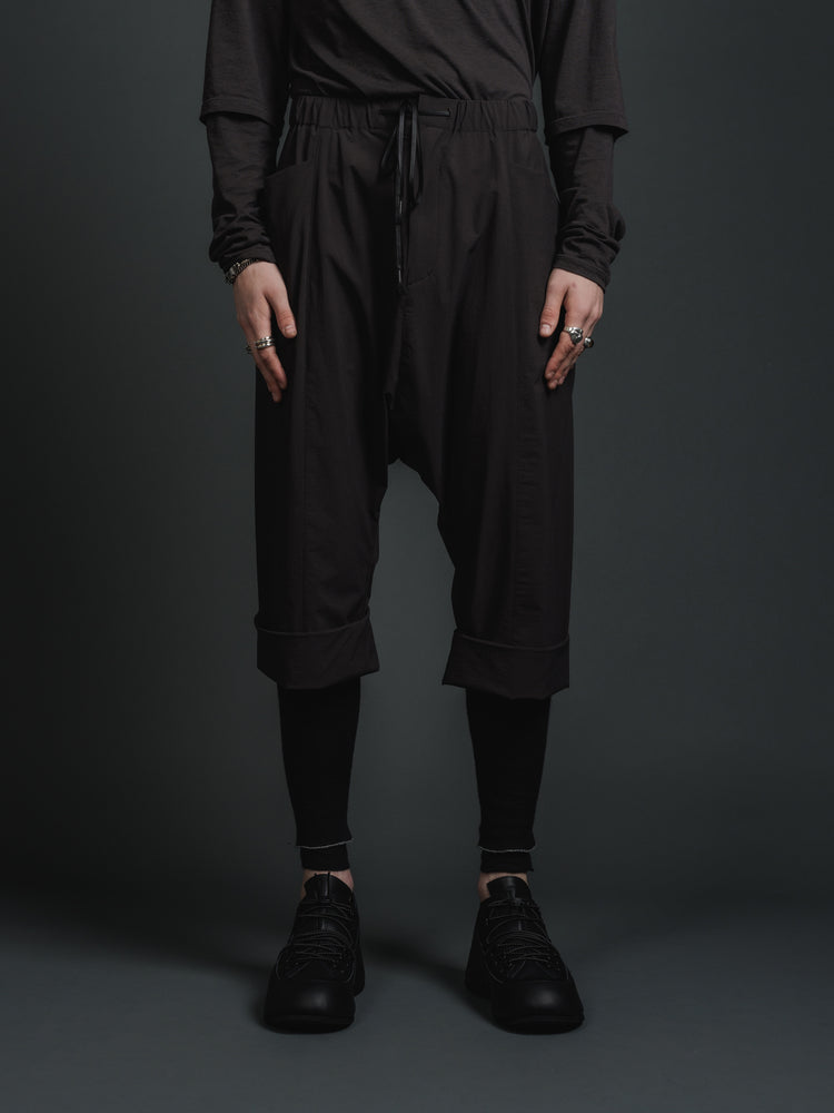 
                  
                    WATER-REPELLENT STRETCH HALF PANTS
                  
                