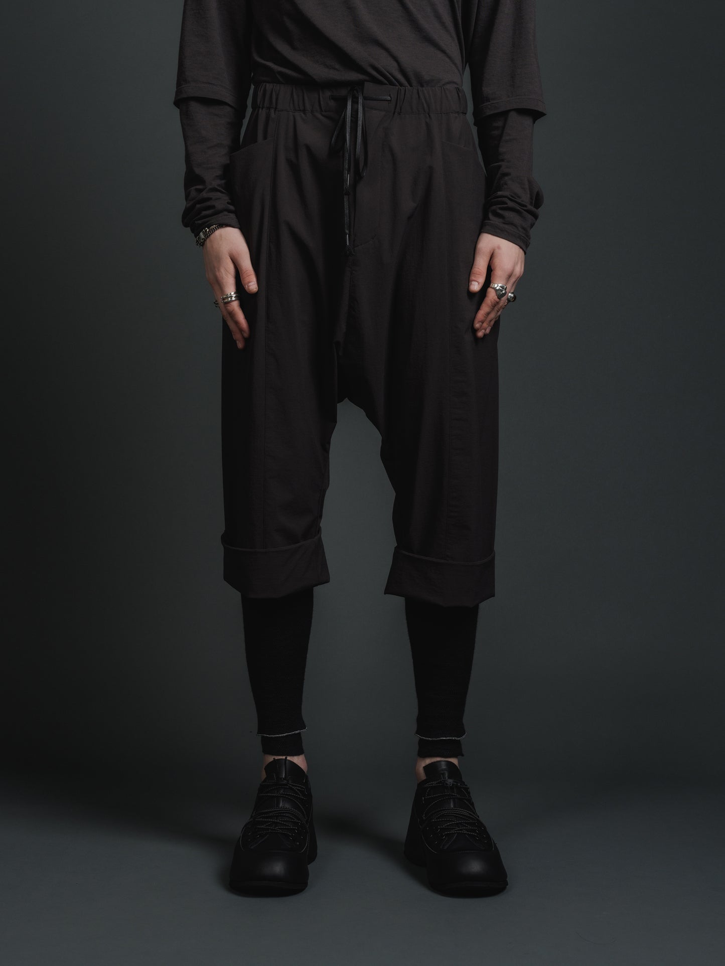 
                  
                    WATER-REPELLENT STRETCH HALF PANTS
                  
                