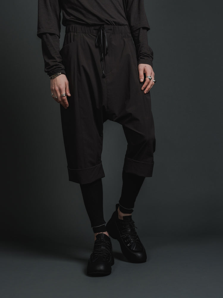 
                  
                    WATER-REPELLENT STRETCH HALF PANTS
                  
                