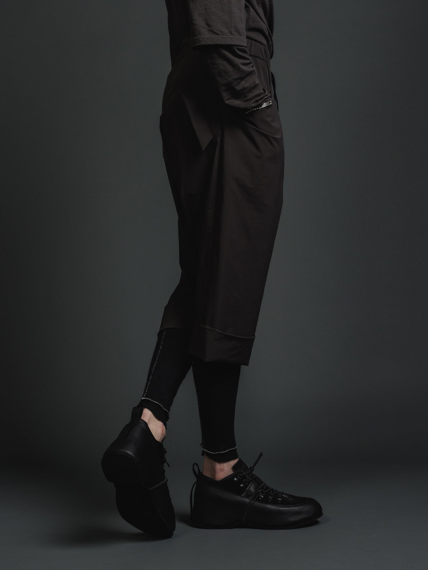 
                  
                    WATER-REPELLENT STRETCH HALF PANTS
                  
                