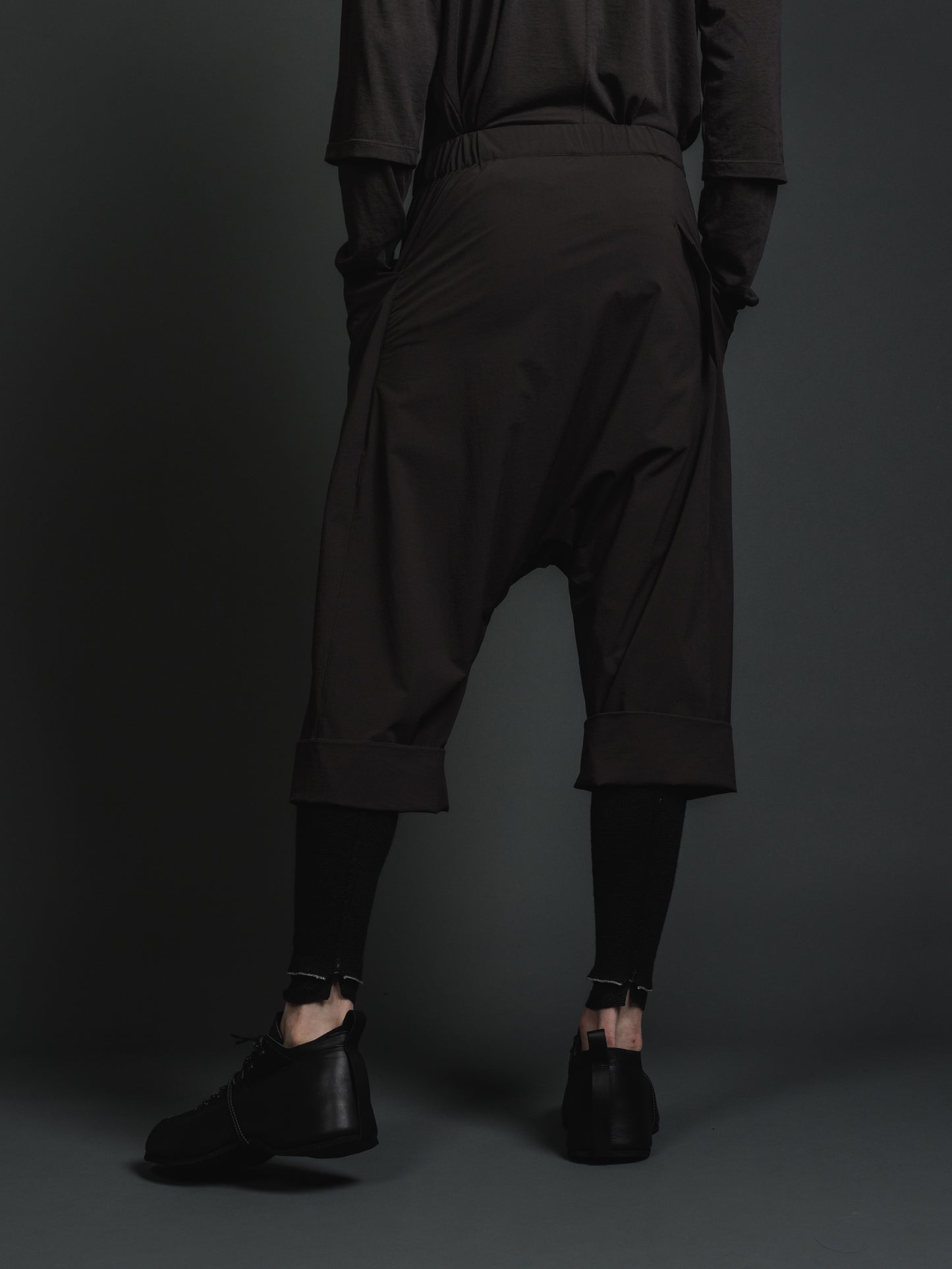 
                  
                    WATER-REPELLENT STRETCH HALF PANTS
                  
                